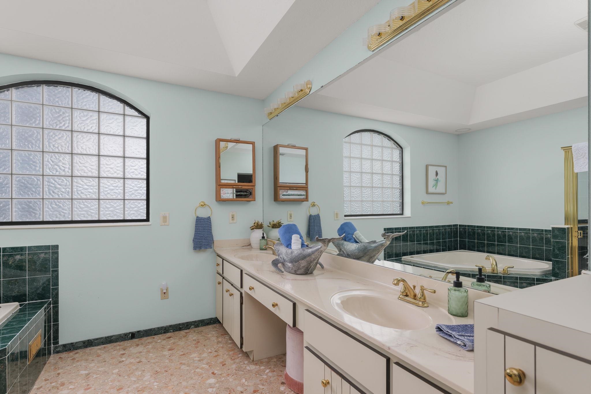 Image 27 of 39 For 25 Cottagegate Court