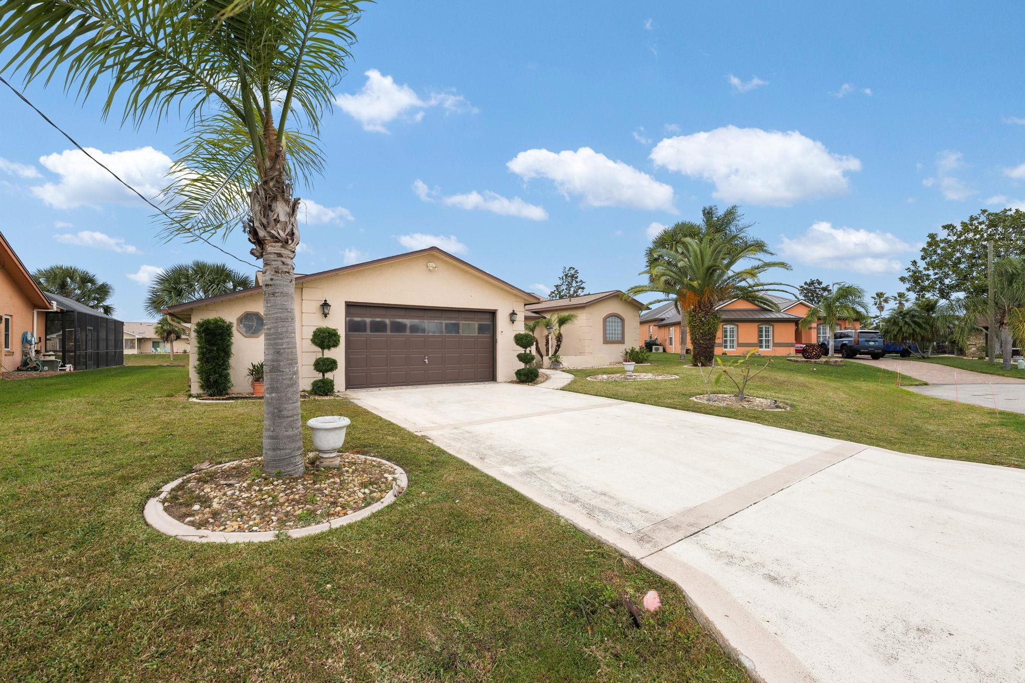 Image 37 of 39 For 25 Cottagegate Court