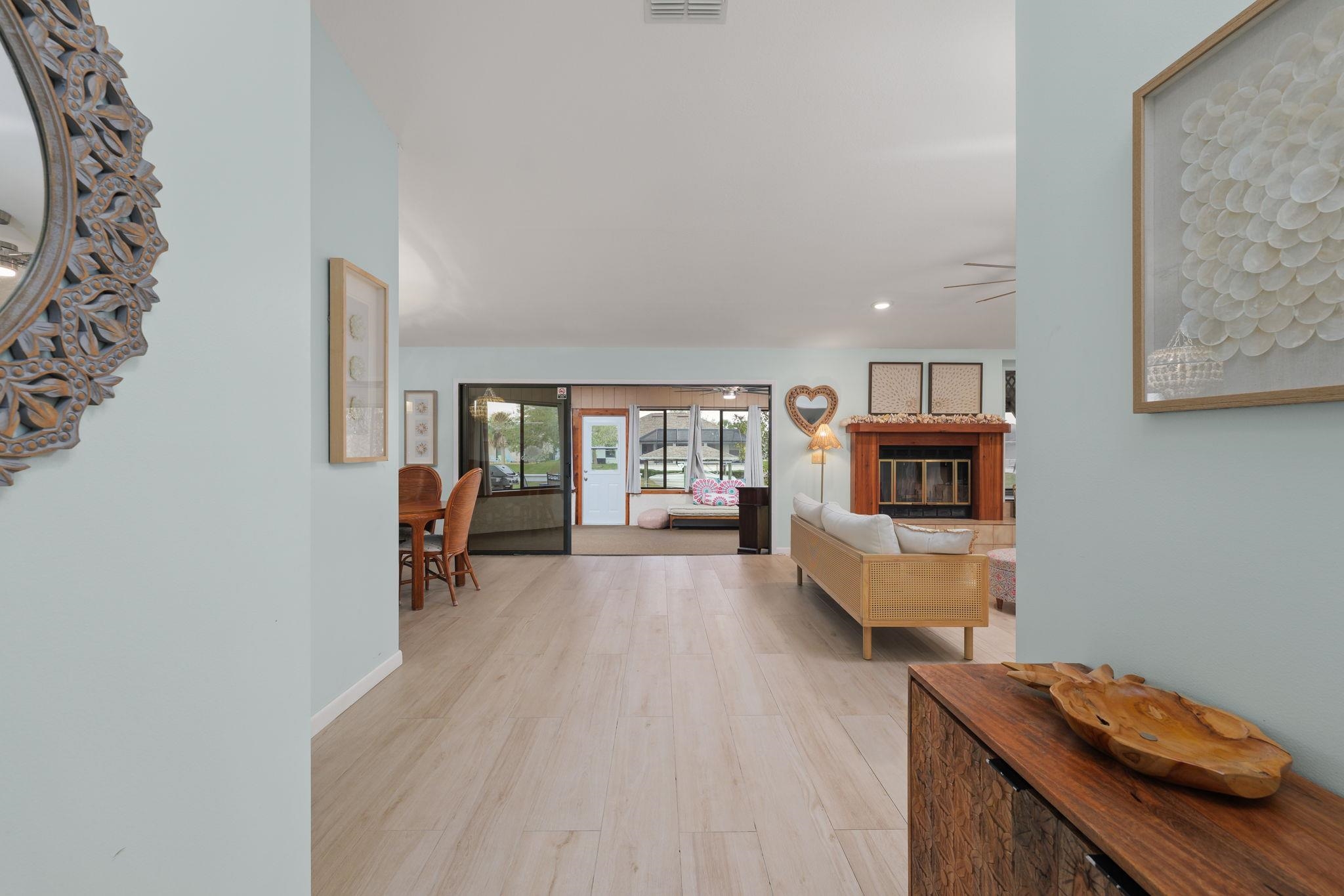 Image 9 of 39 For 25 Cottagegate Court