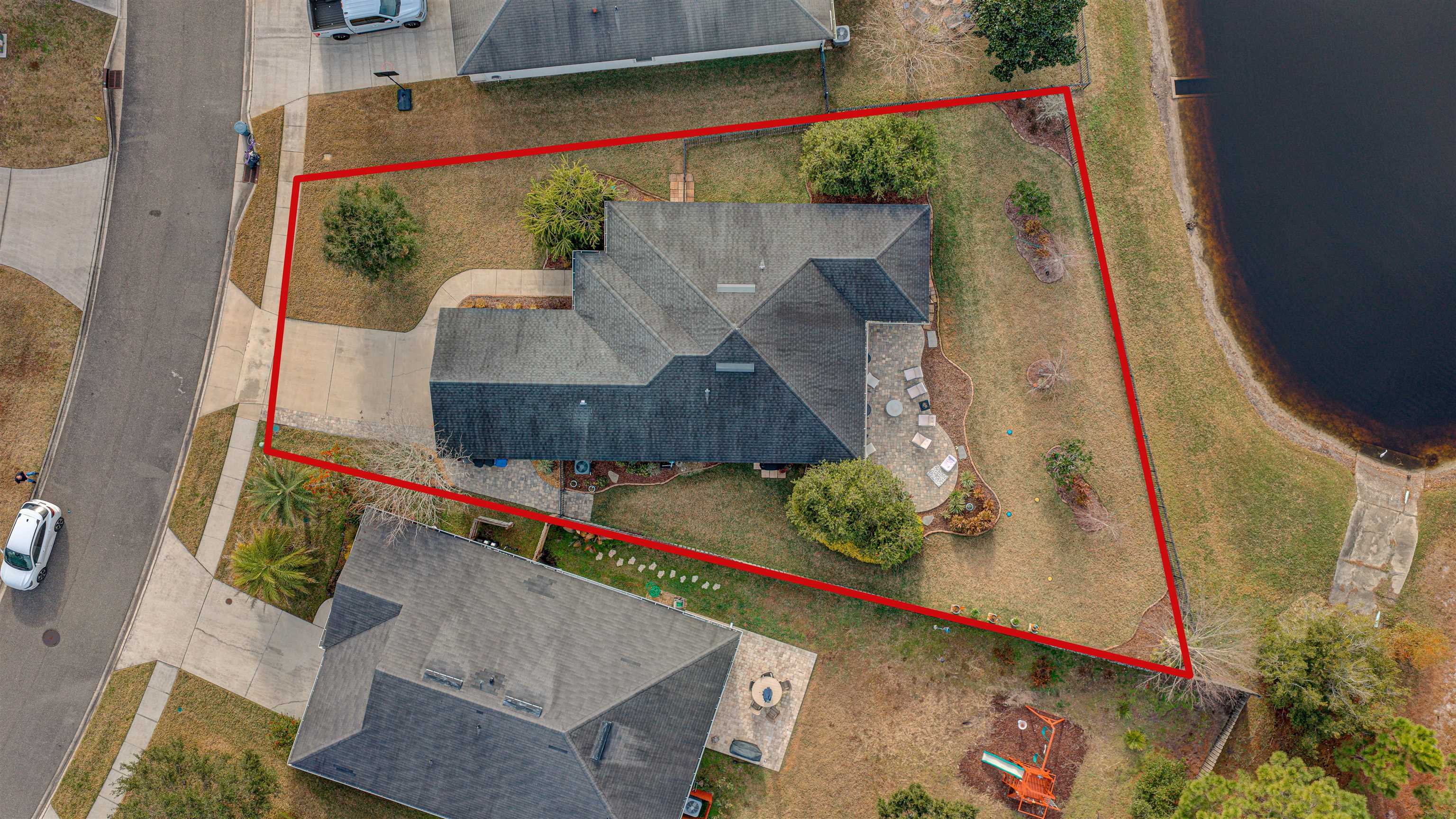 Image 10 of 80 For 292 Twin Maple Rd N