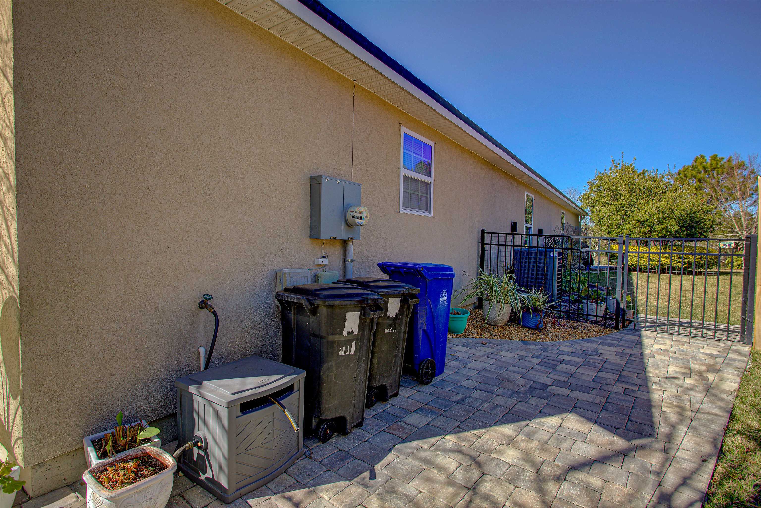 Image 19 of 80 For 292 Twin Maple Rd N