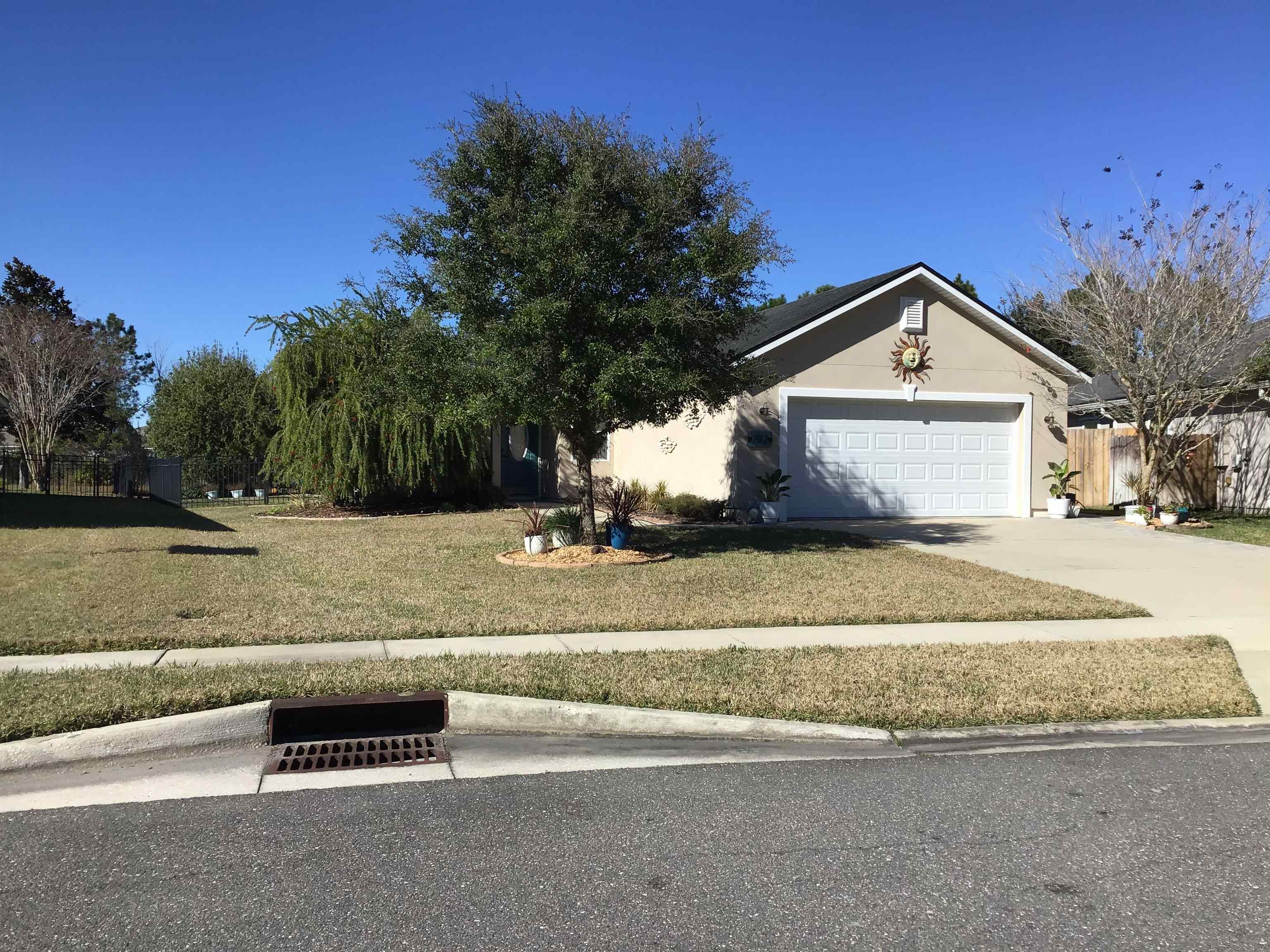 Image 2 of 80 For 292 Twin Maple Rd N