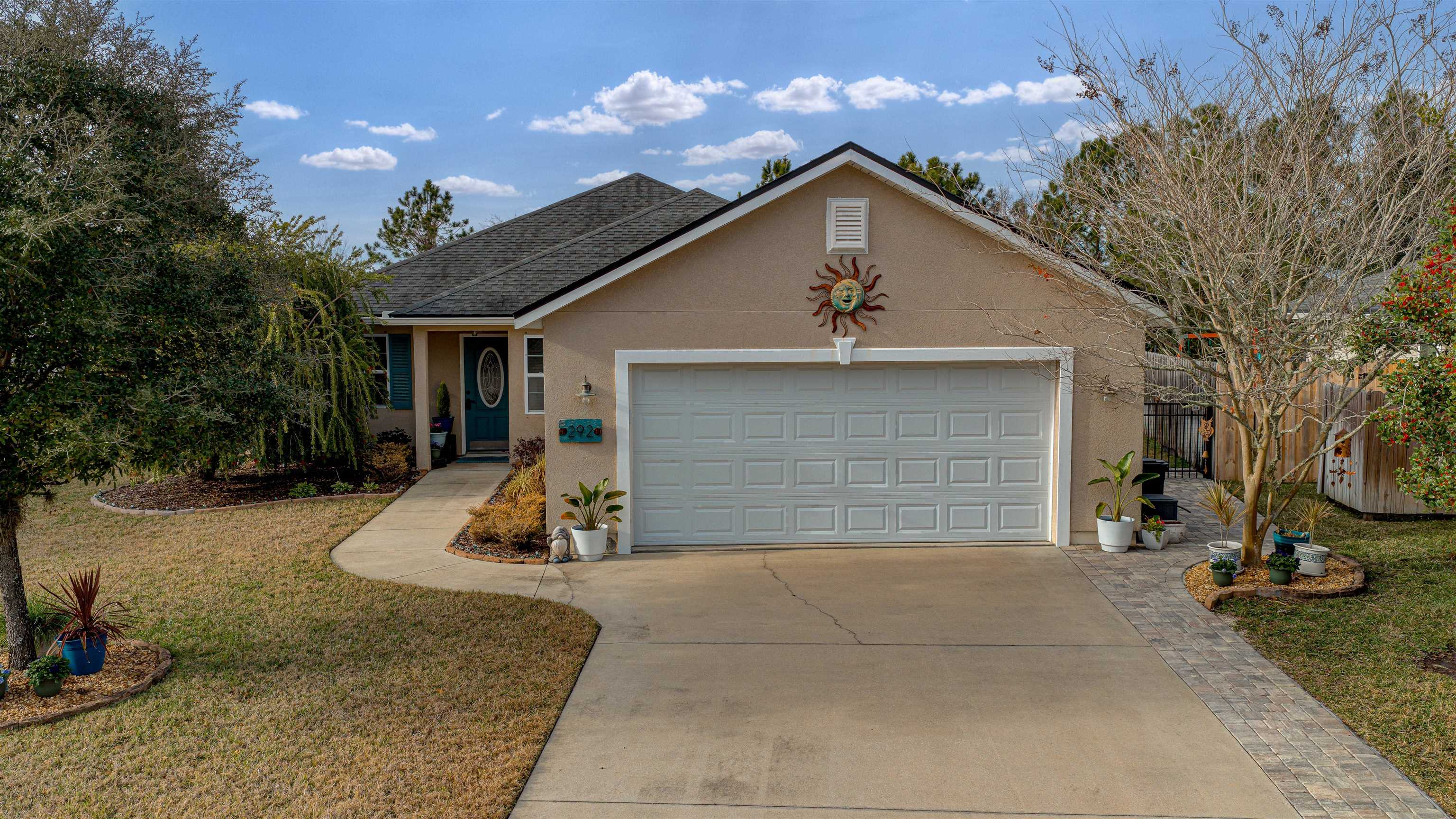 Image 4 of 80 For 292 Twin Maple Rd N