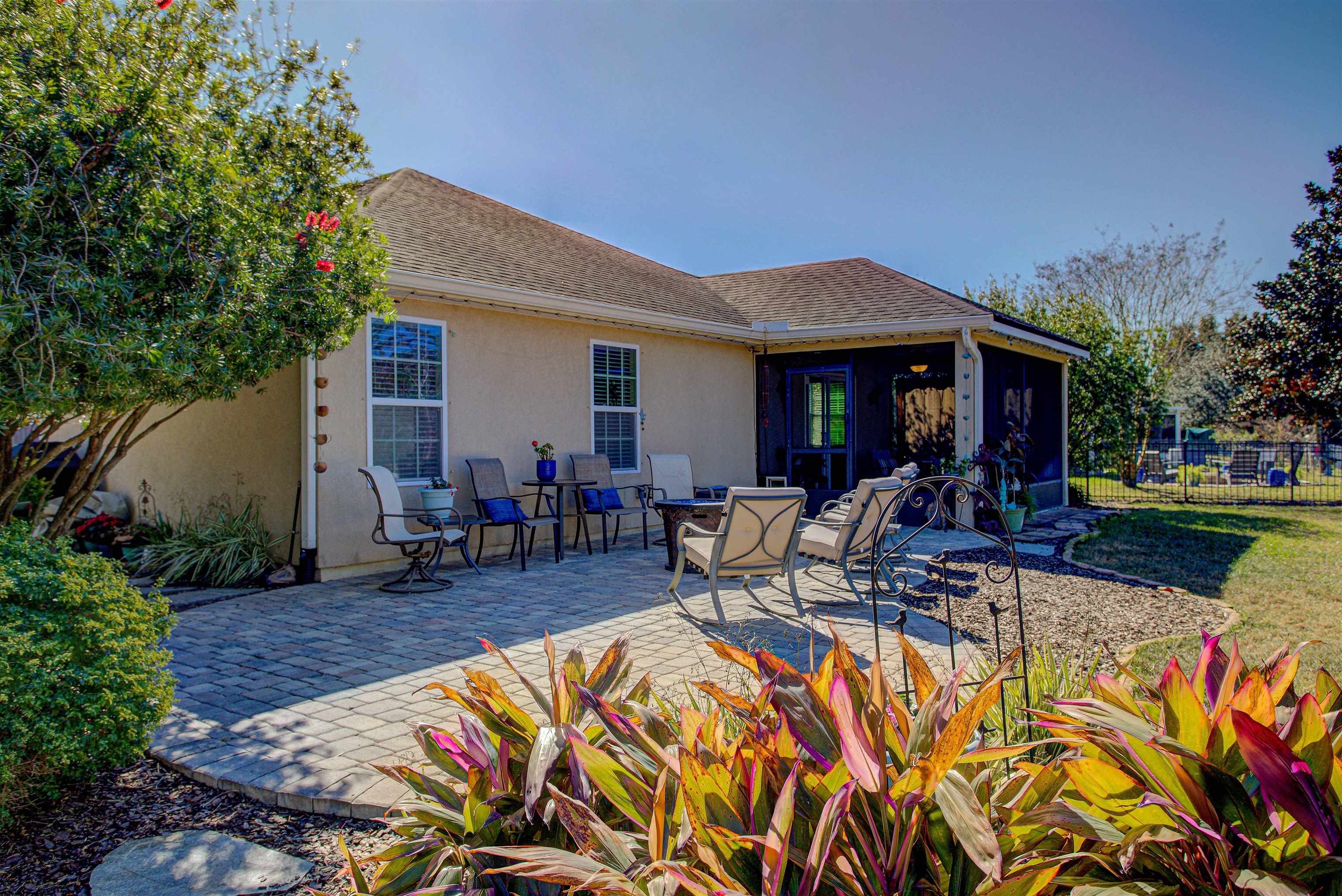 Image 69 of 80 For 292 Twin Maple Rd N