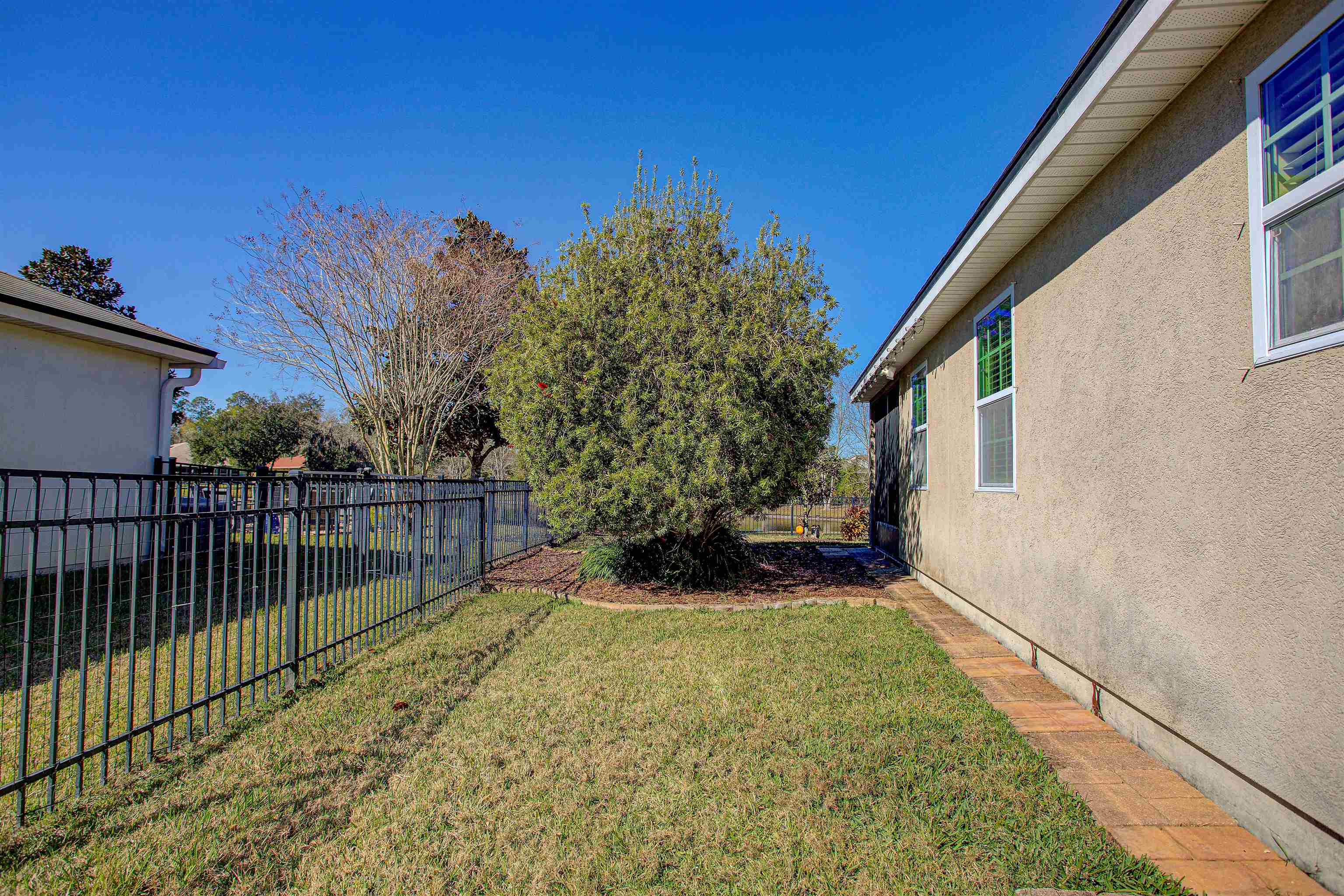 Image 76 of 80 For 292 Twin Maple Rd N