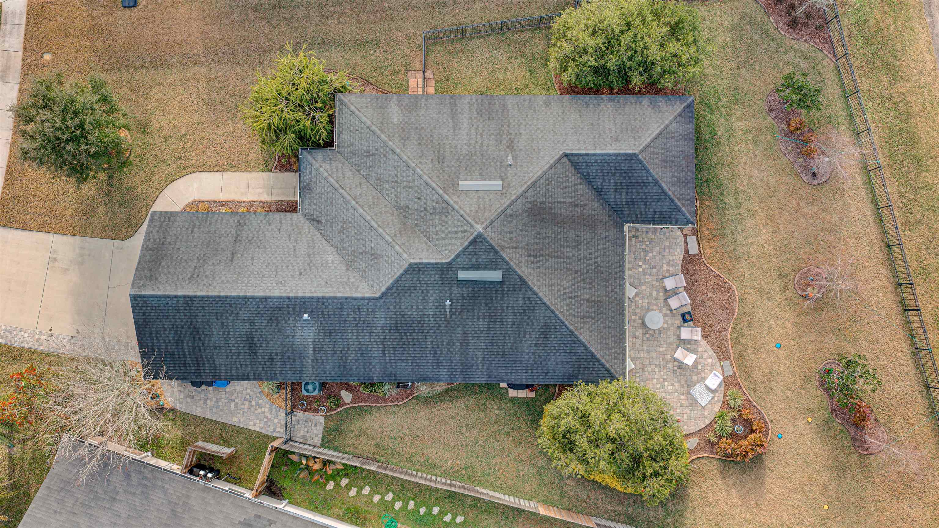 Image 9 of 80 For 292 Twin Maple Rd N