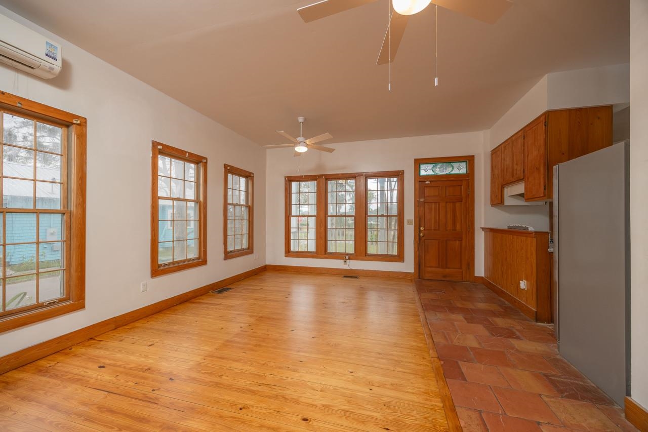 Image 10 of 63 For 11 Pine St  