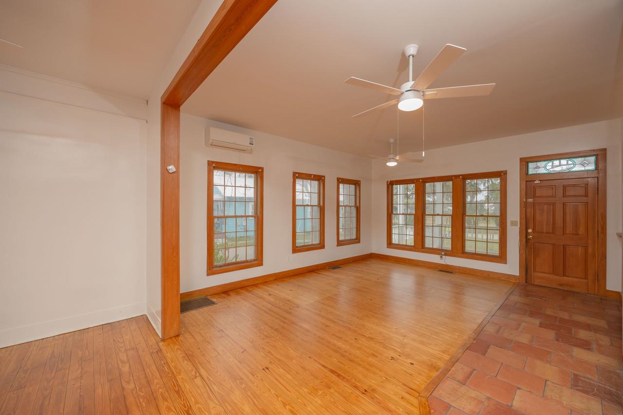 Image 12 of 63 For 11 Pine St  