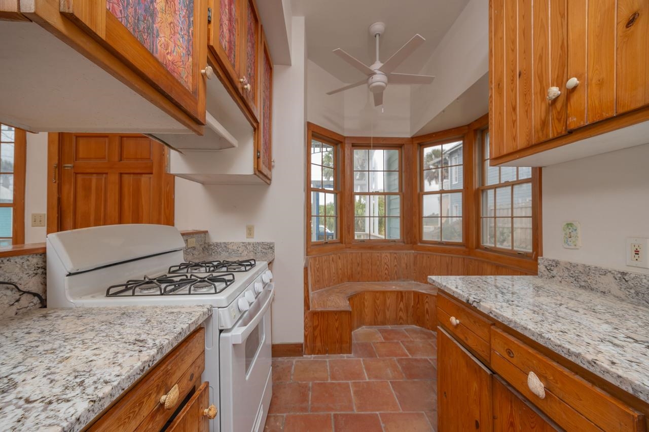 Image 14 of 63 For 11 Pine St  