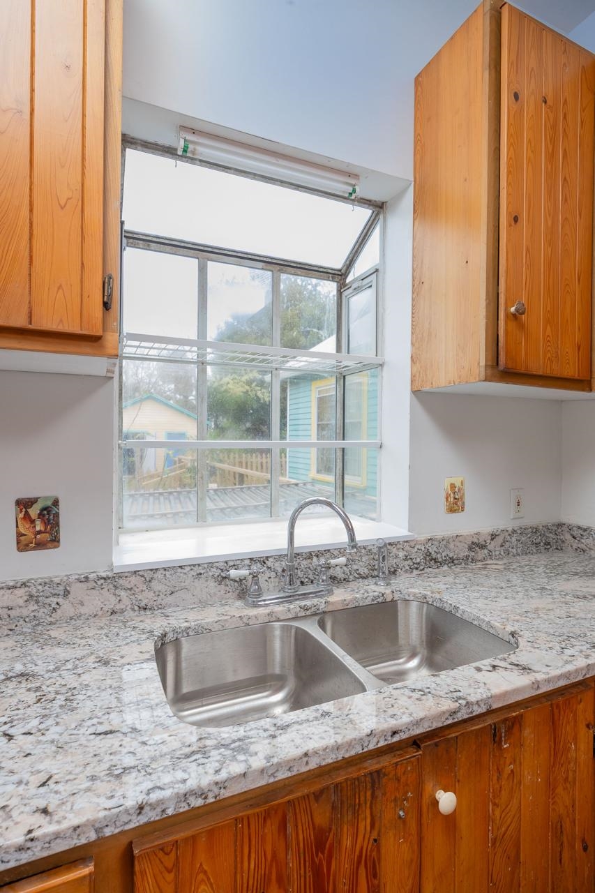 Image 16 of 63 For 11 Pine St  