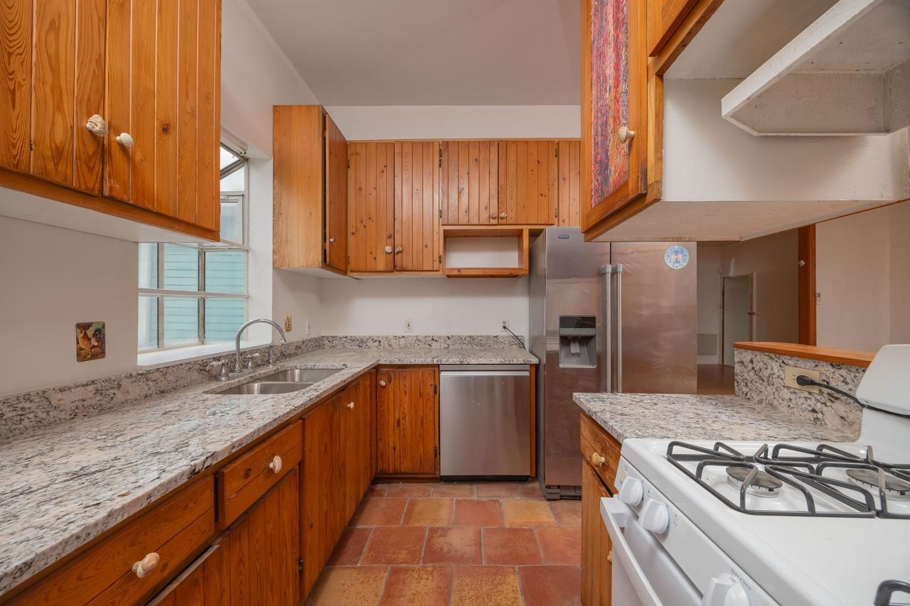 Image 17 of 63 For 11 Pine St  