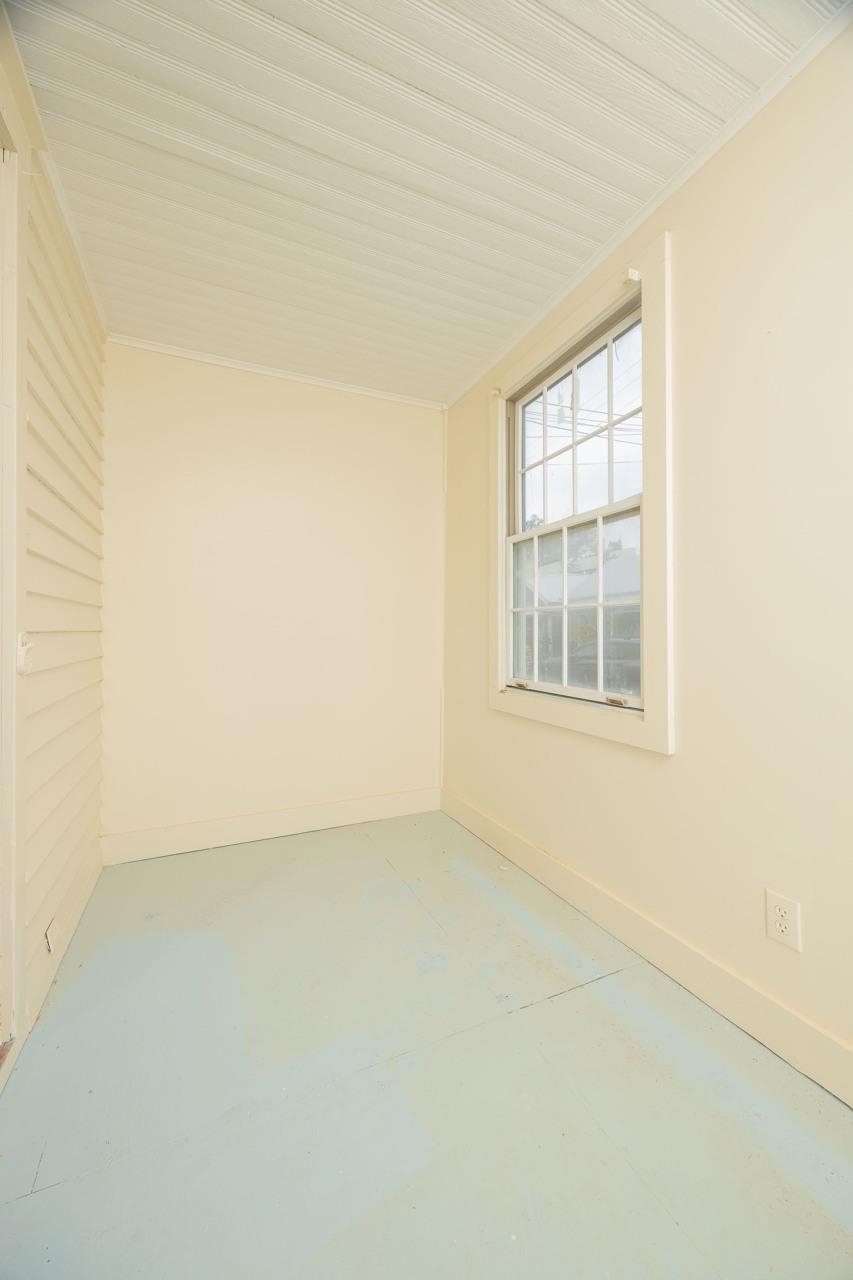 Image 25 of 63 For 11 Pine St  