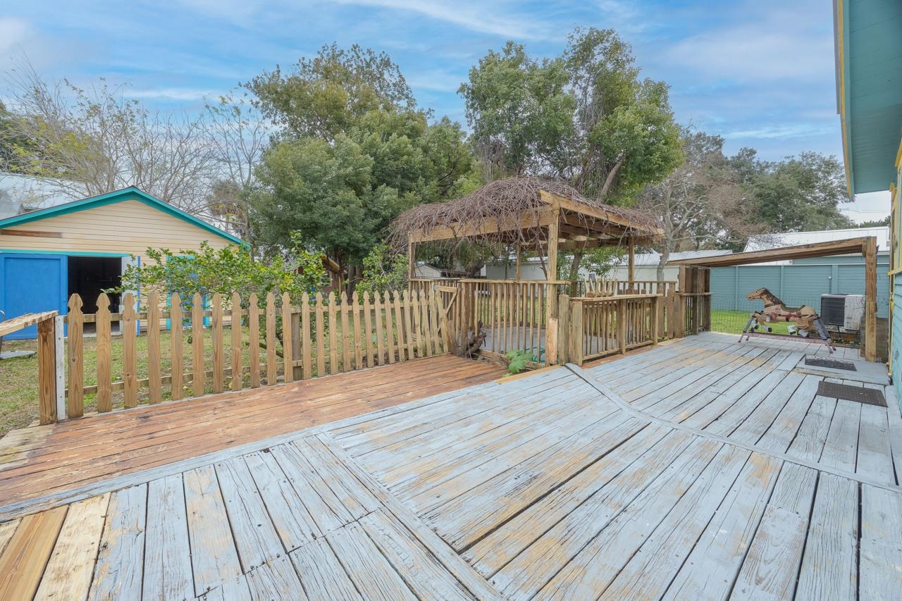 Image 30 of 63 For 11 Pine St  