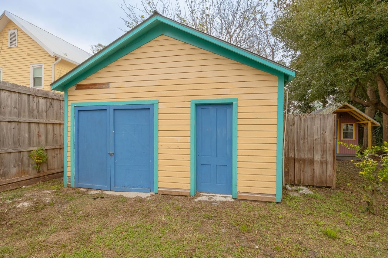 Image 32 of 63 For 11 Pine St  