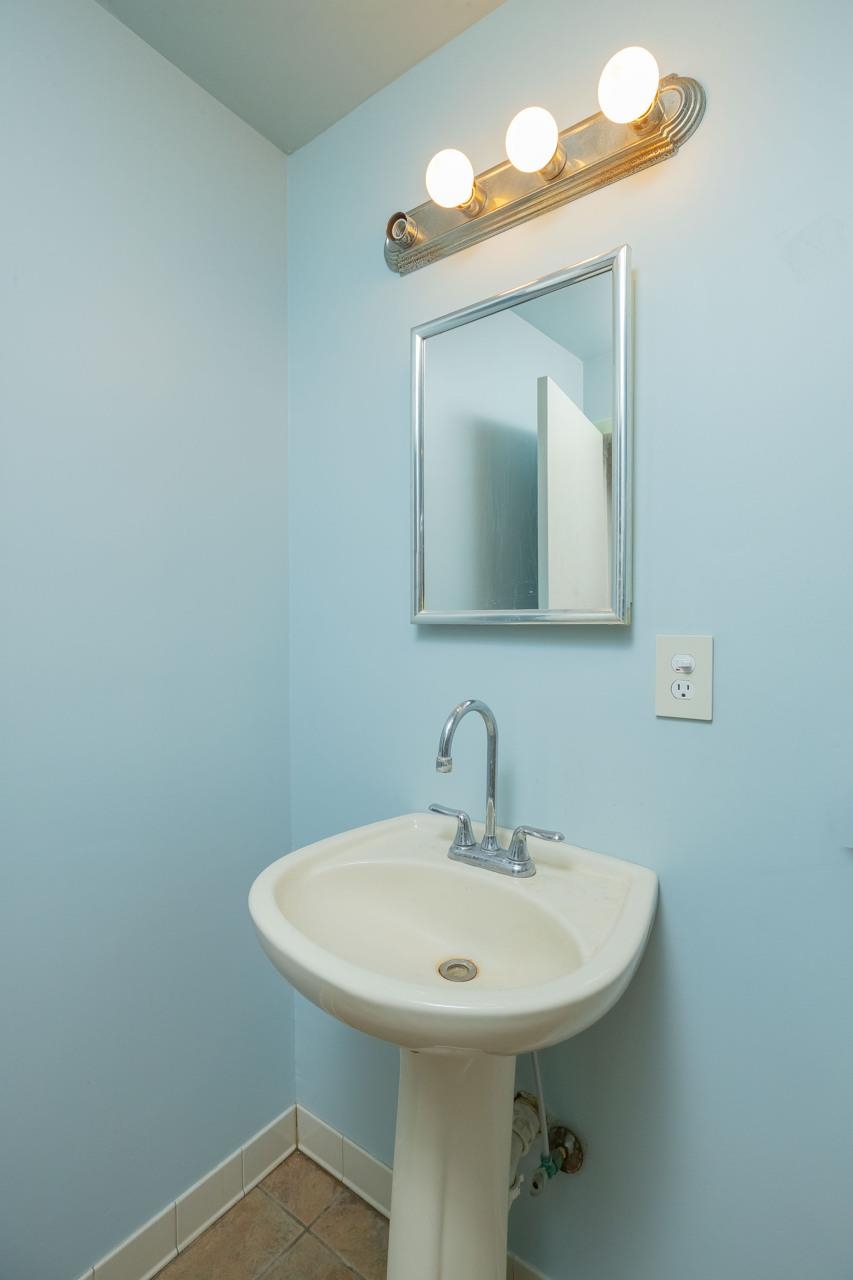 Image 48 of 63 For 11 Pine St  