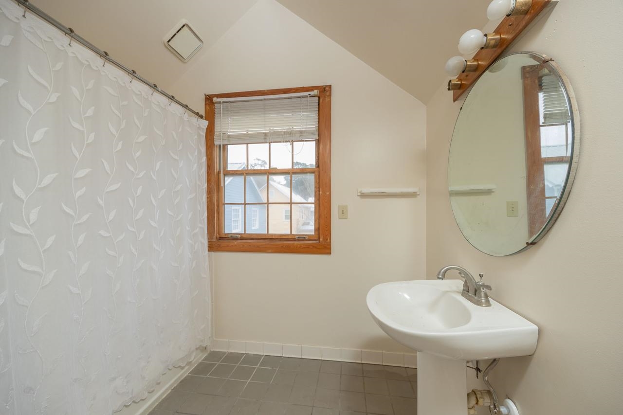 Image 56 of 63 For 11 Pine St  