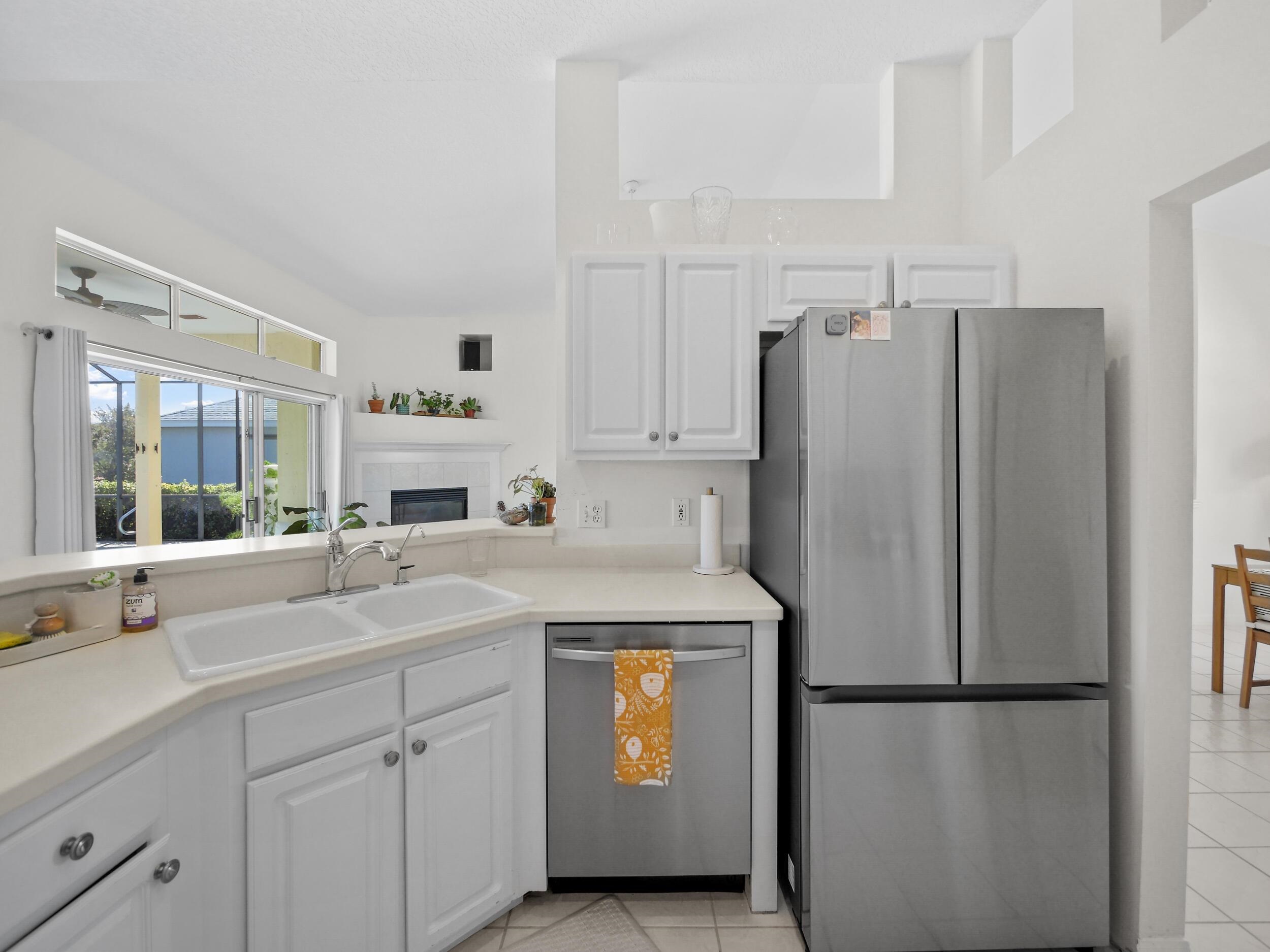 Image 12 of 37 For 520 Peninsula Ct