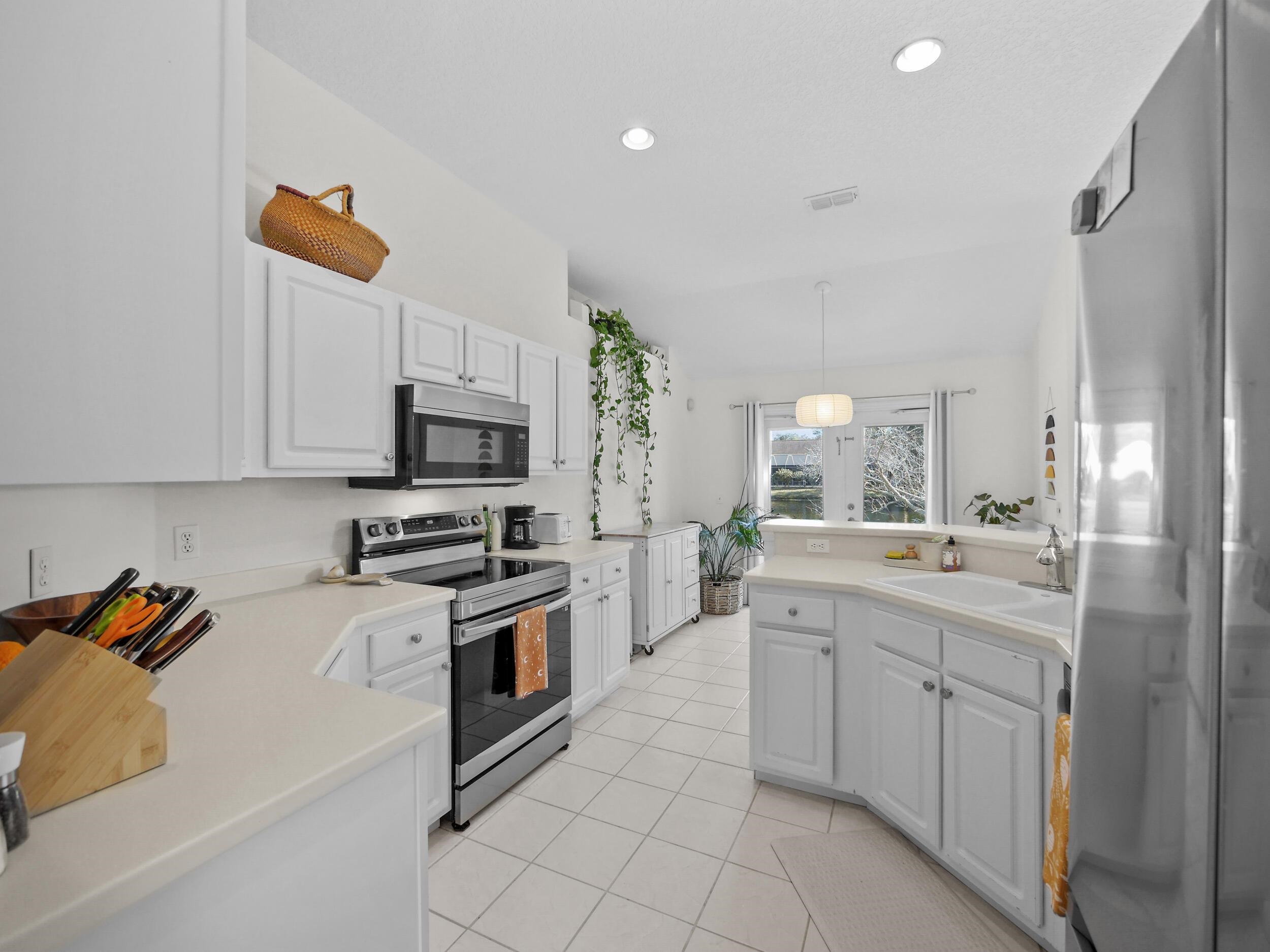 Image 13 of 37 For 520 Peninsula Ct