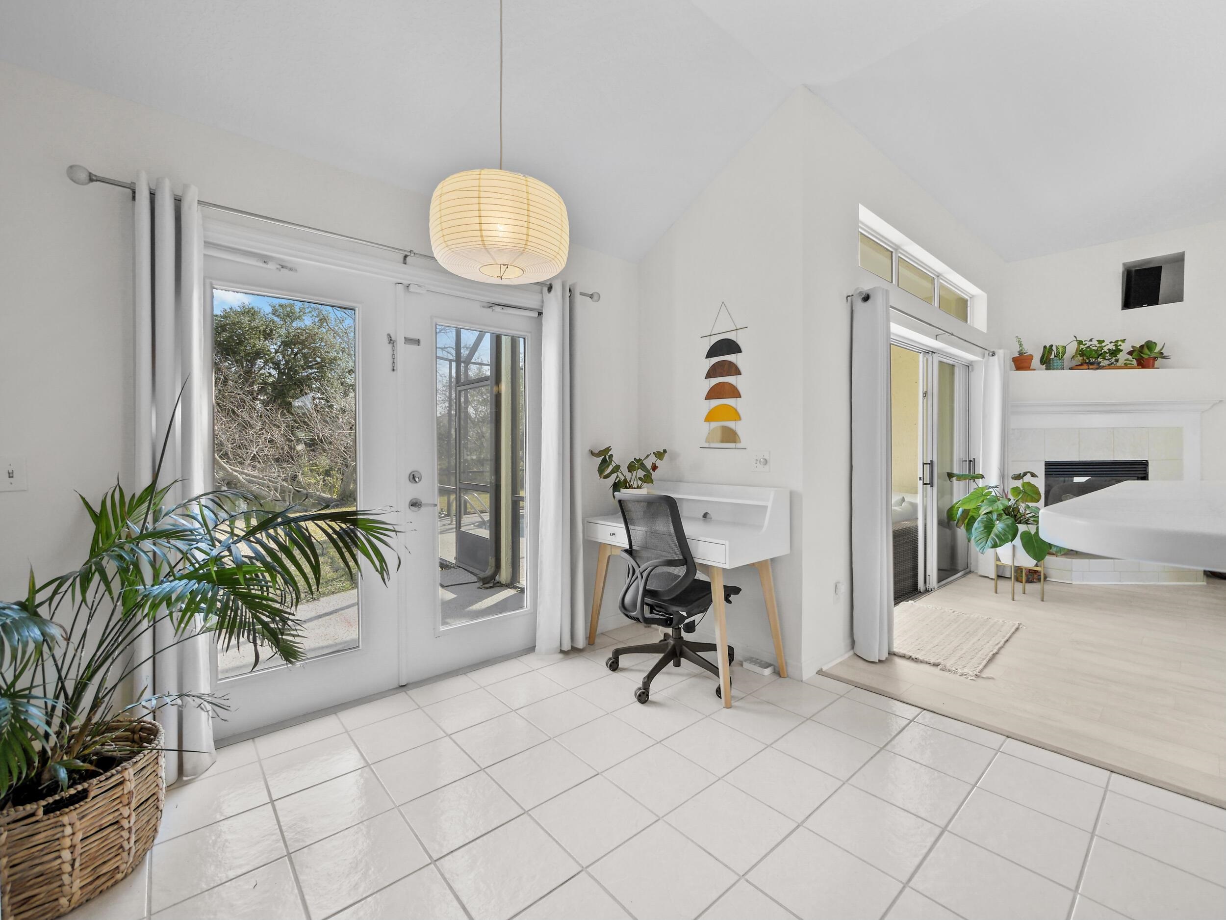 Image 15 of 37 For 520 Peninsula Ct