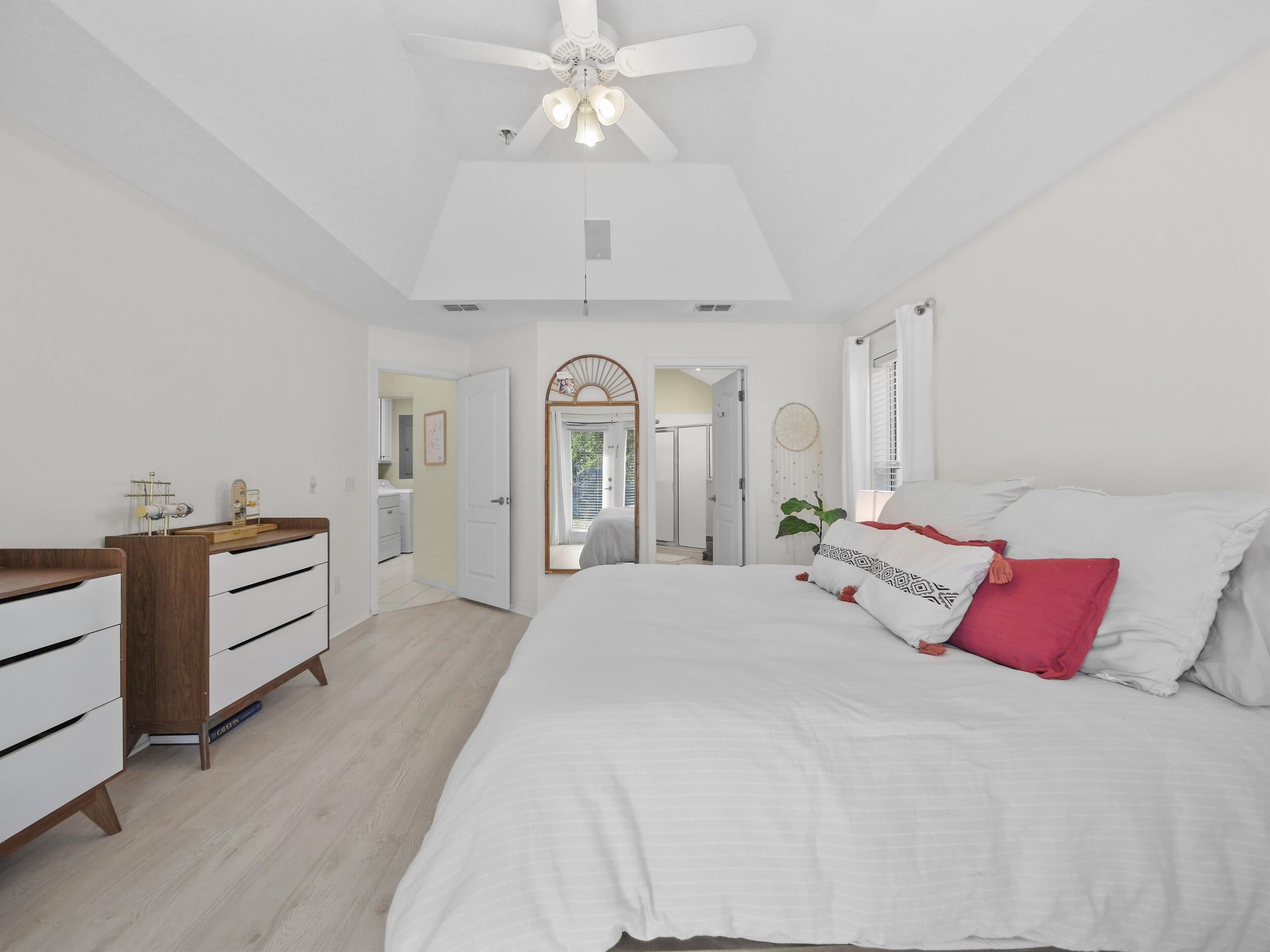 Image 18 of 37 For 520 Peninsula Ct