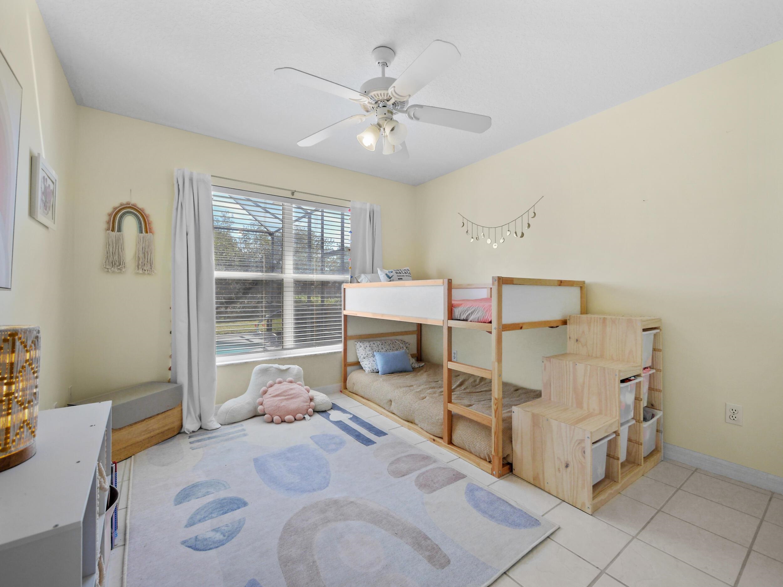 Image 19 of 37 For 520 Peninsula Ct