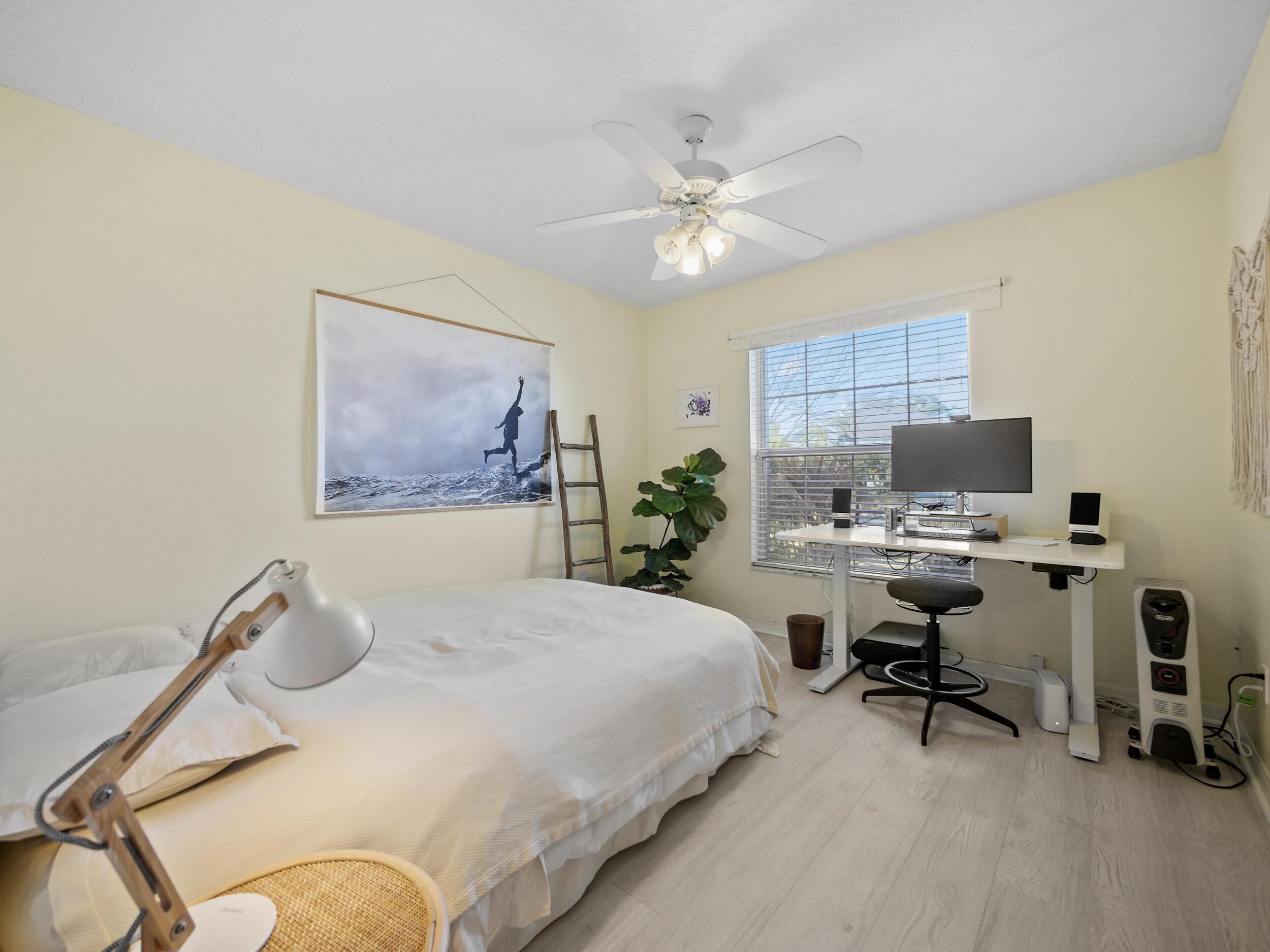 Image 22 of 37 For 520 Peninsula Ct