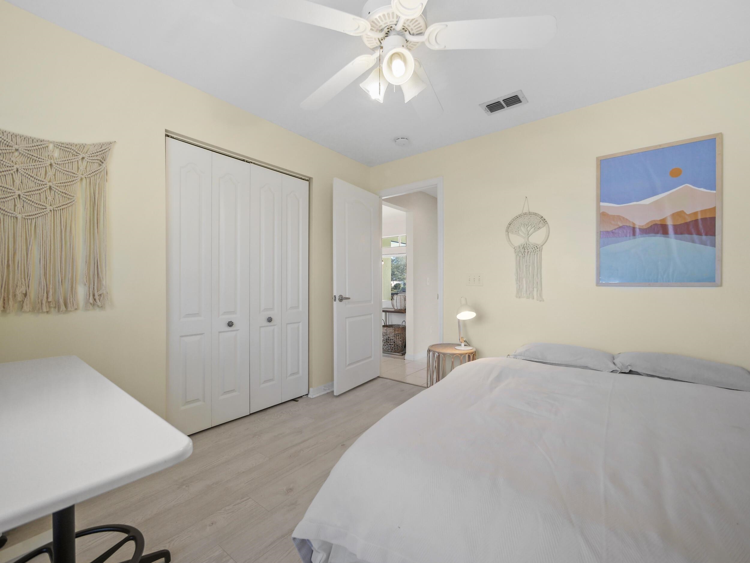 Image 23 of 37 For 520 Peninsula Ct