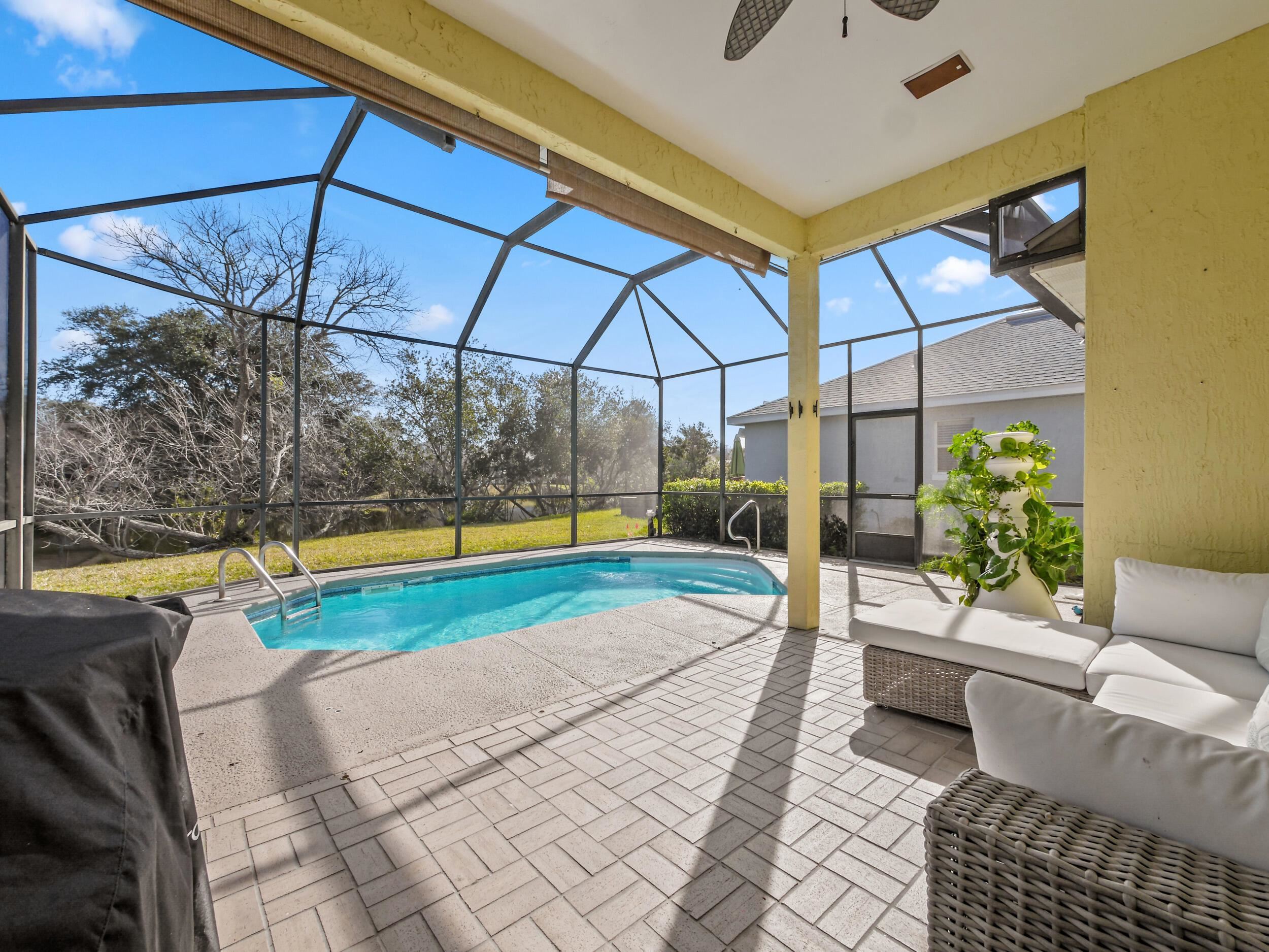 Image 24 of 37 For 520 Peninsula Ct