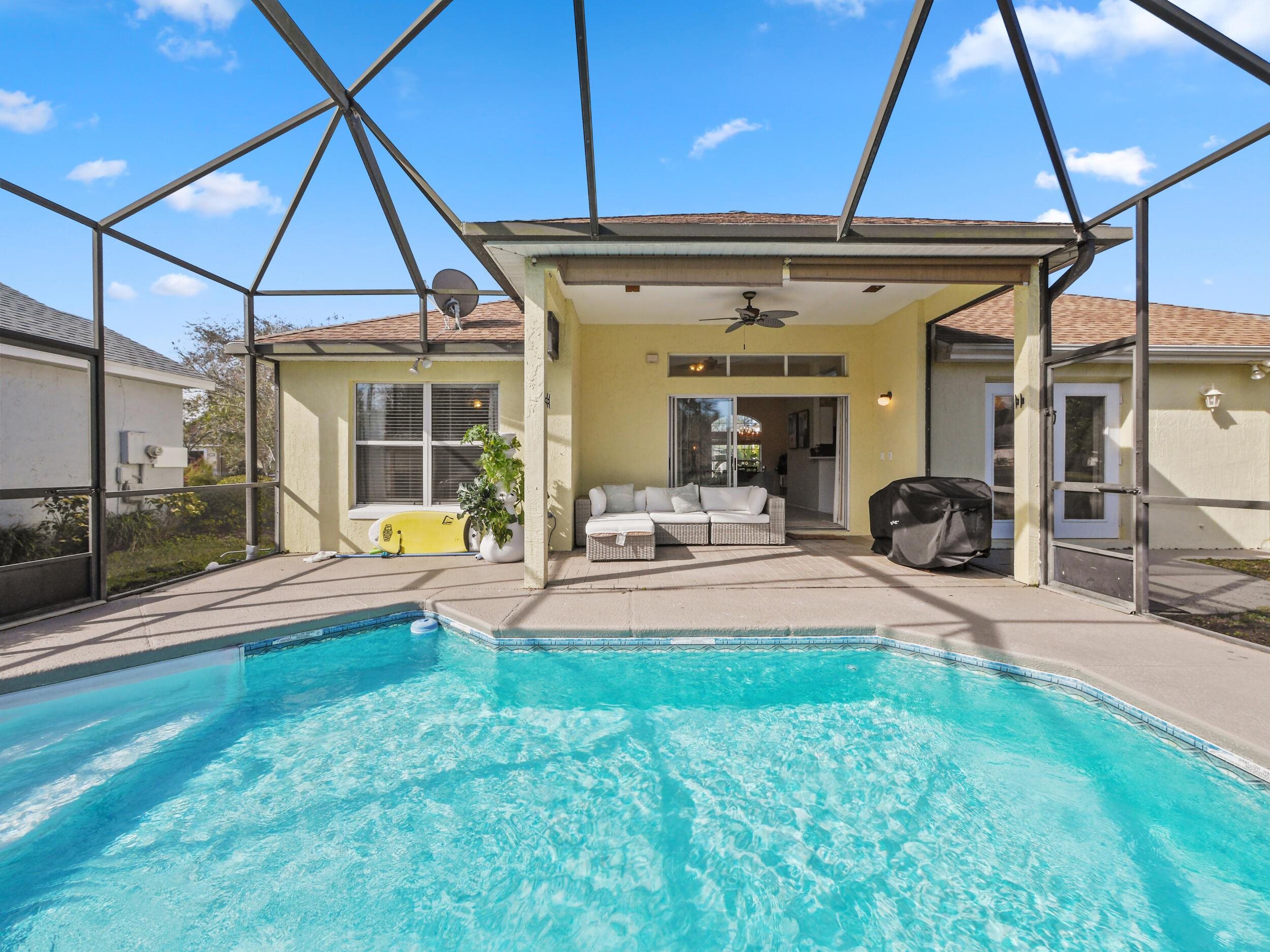 Image 26 of 37 For 520 Peninsula Ct