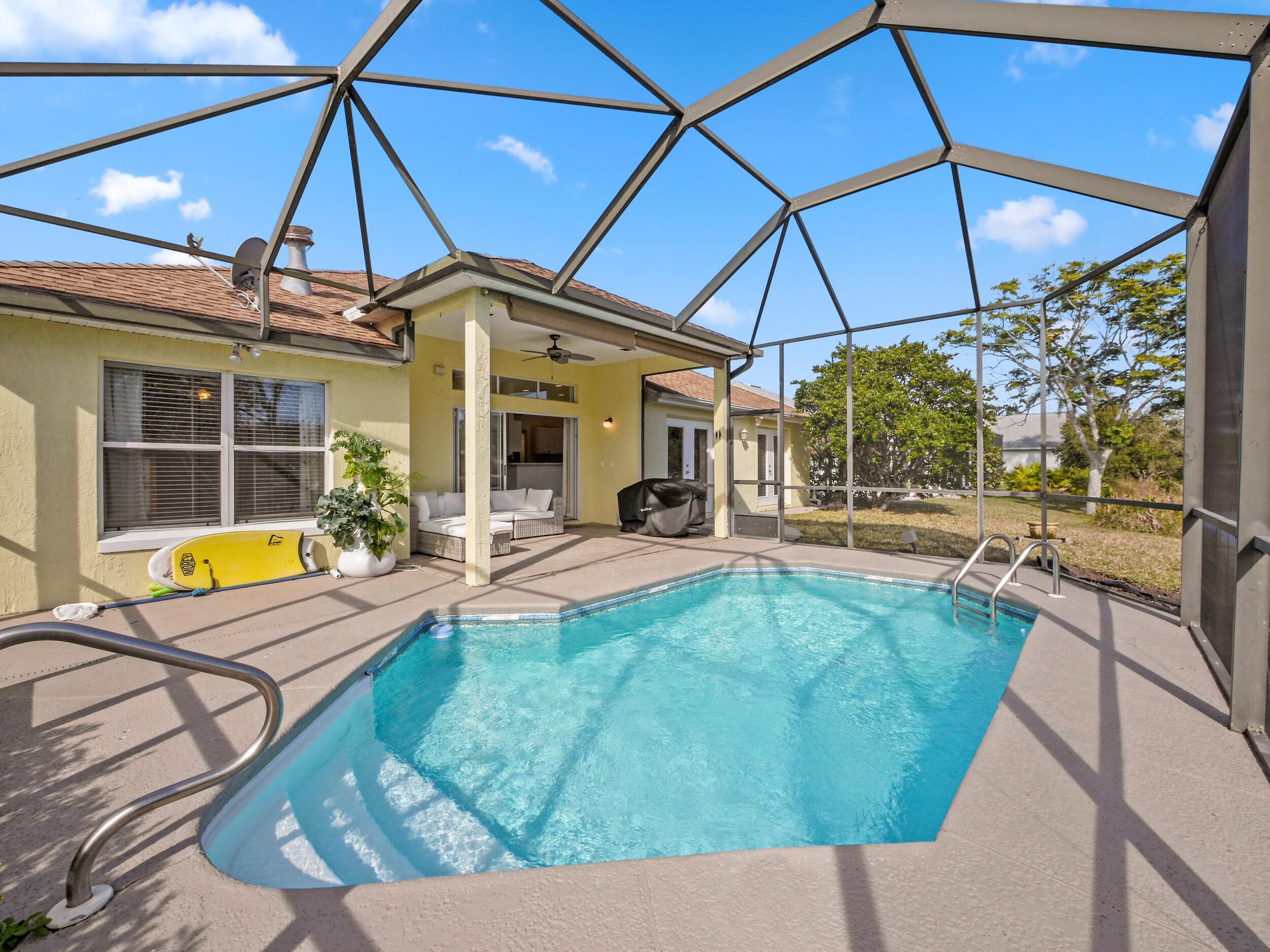 Image 27 of 37 For 520 Peninsula Ct