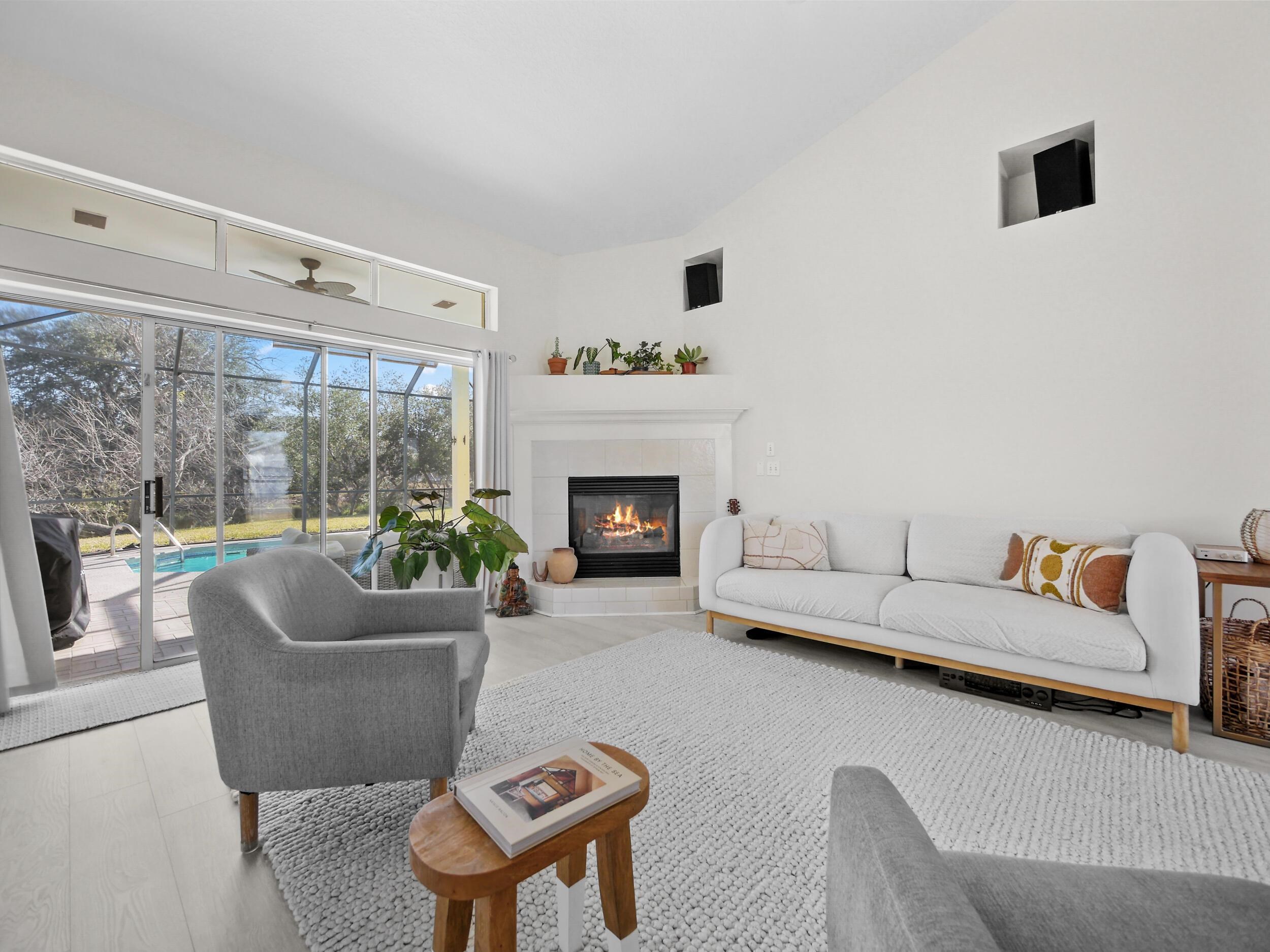 Image 3 of 37 For 520 Peninsula Ct