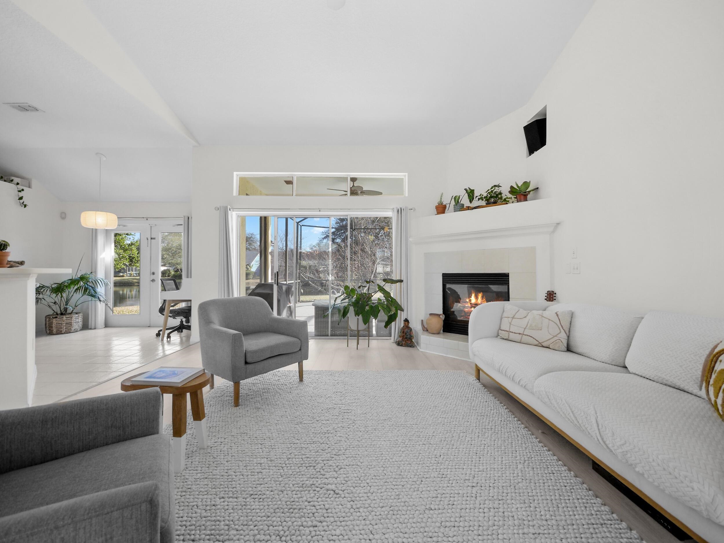 Image 4 of 37 For 520 Peninsula Ct