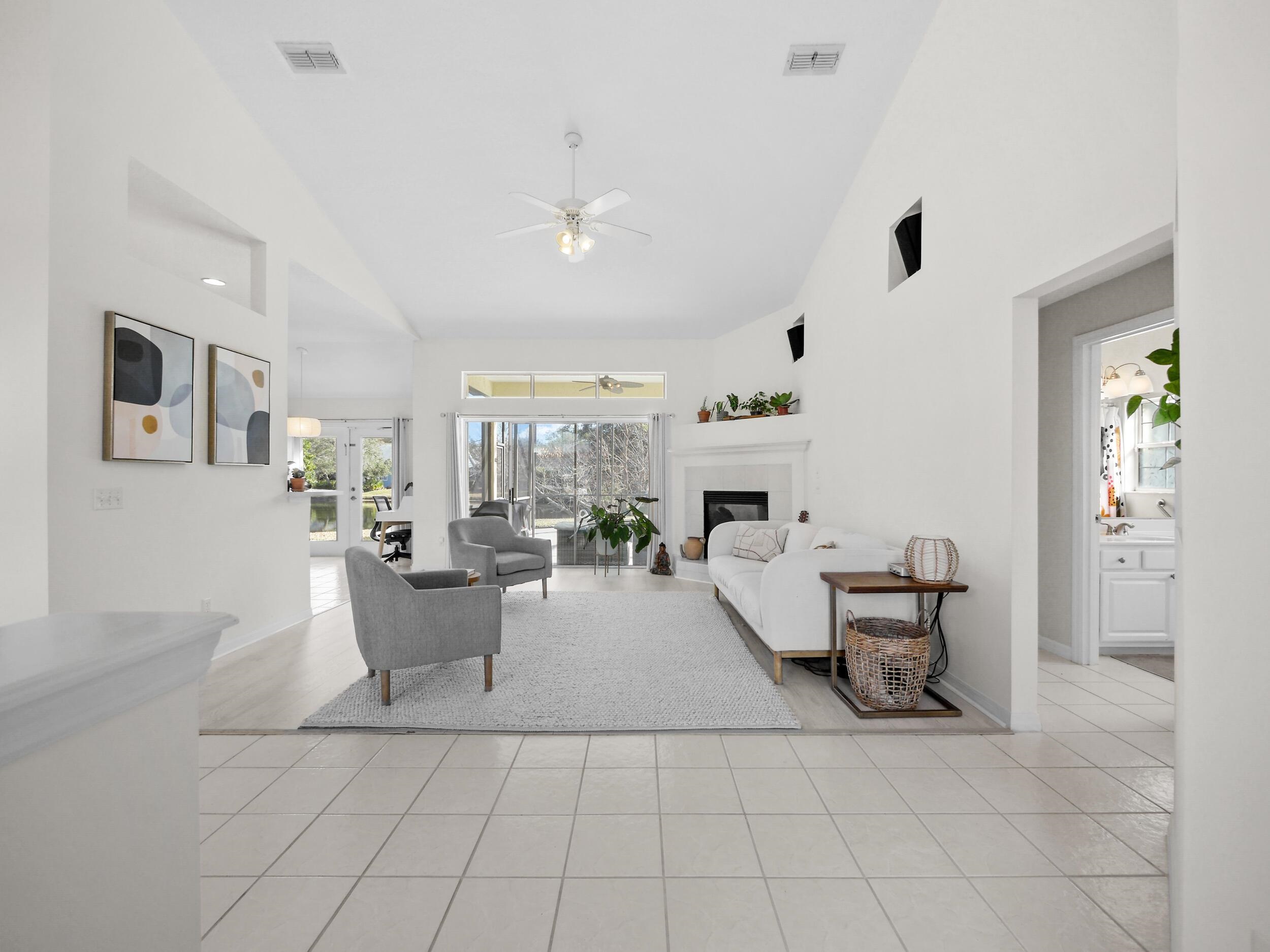 Image 7 of 37 For 520 Peninsula Ct