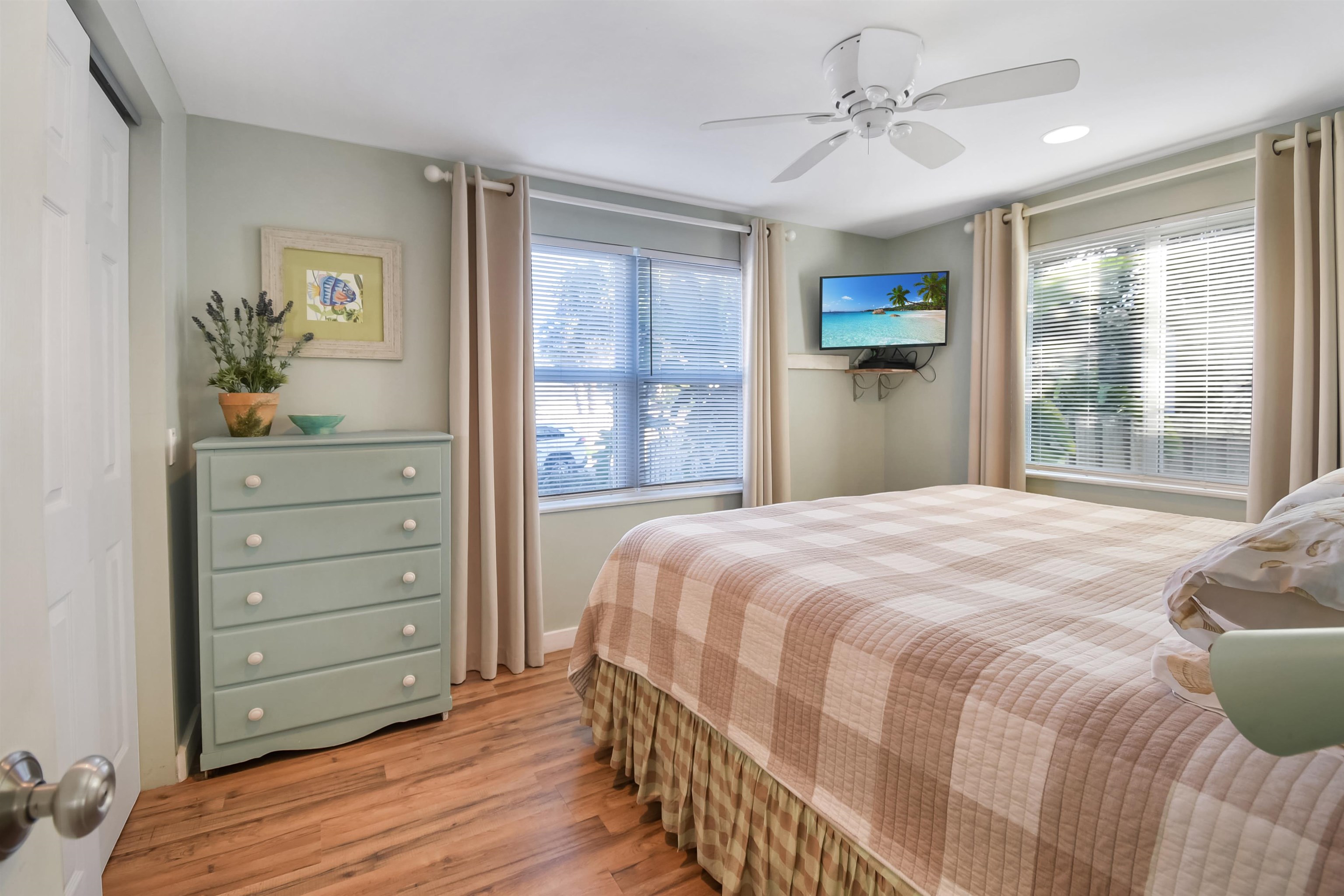 Image 20 of 26 For 4969 Medoras Ave