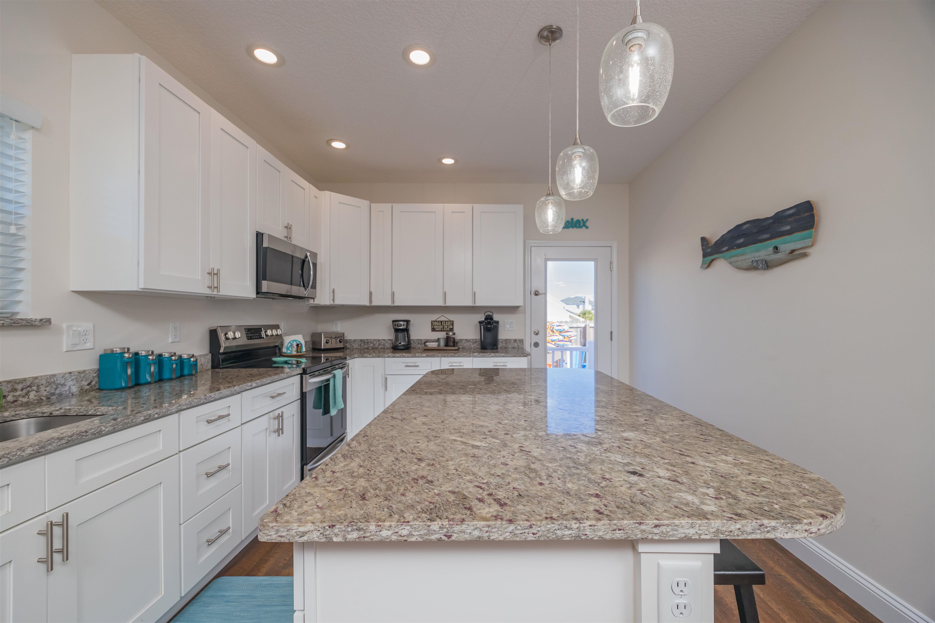 Image 18 of 47 For 6832 Middleton Ave