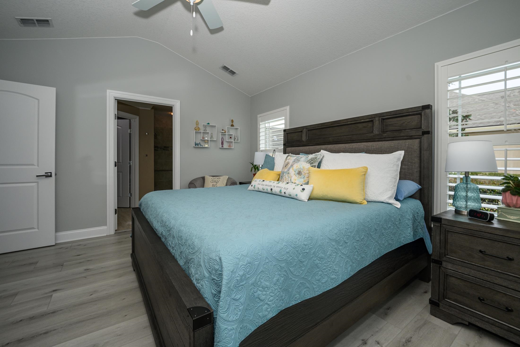 Image 31 of 67 For 68 Ocale Ct  