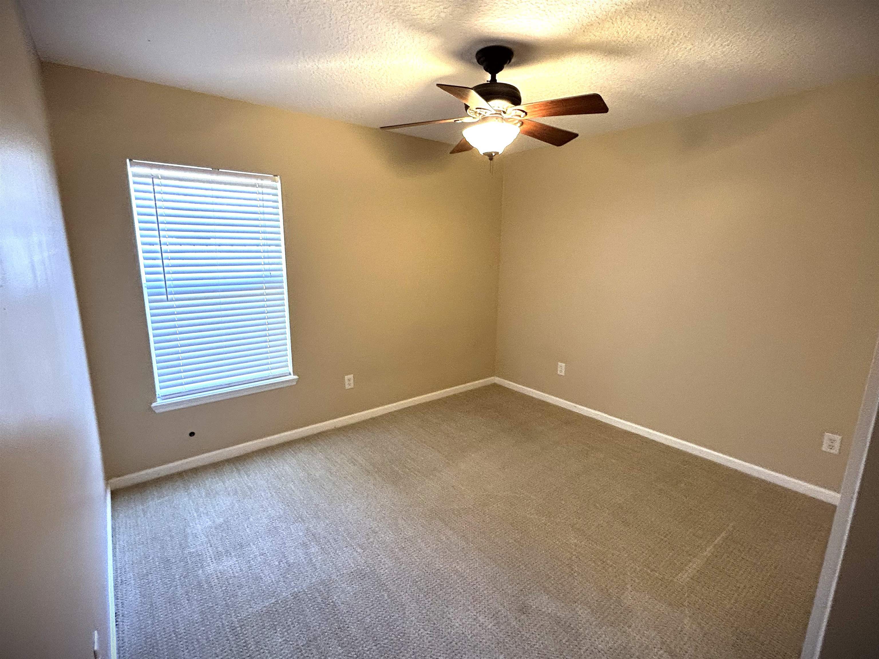 Image 19 of 27 For 2013 Fieldstone Ct