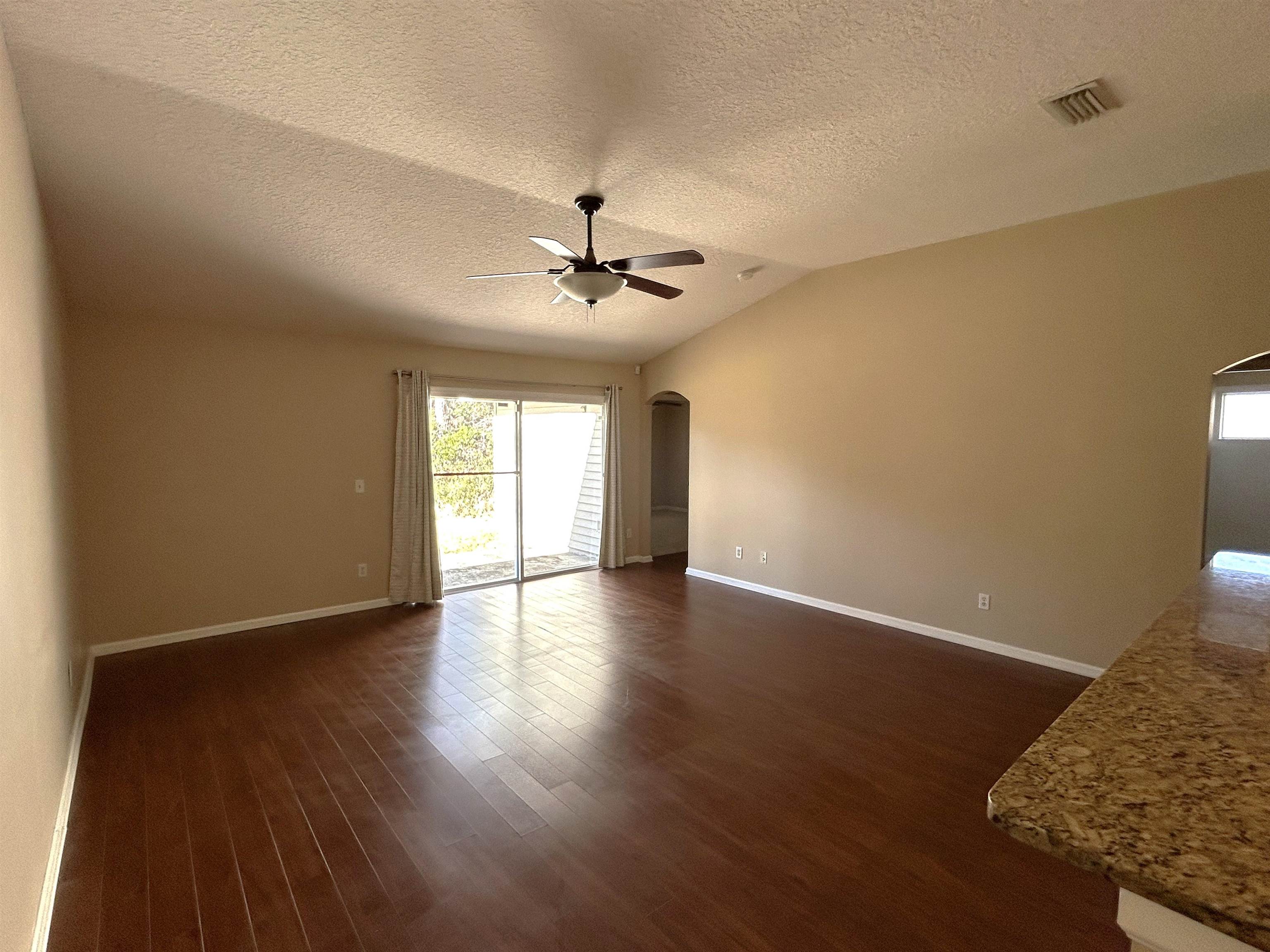 Image 6 of 27 For 2013 Fieldstone Ct