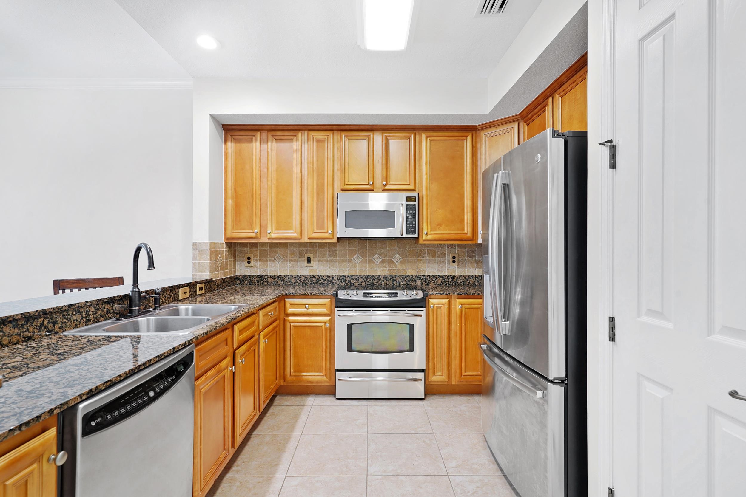 Image 14 of 38 For 160 Pantano Cay Blvd  3103