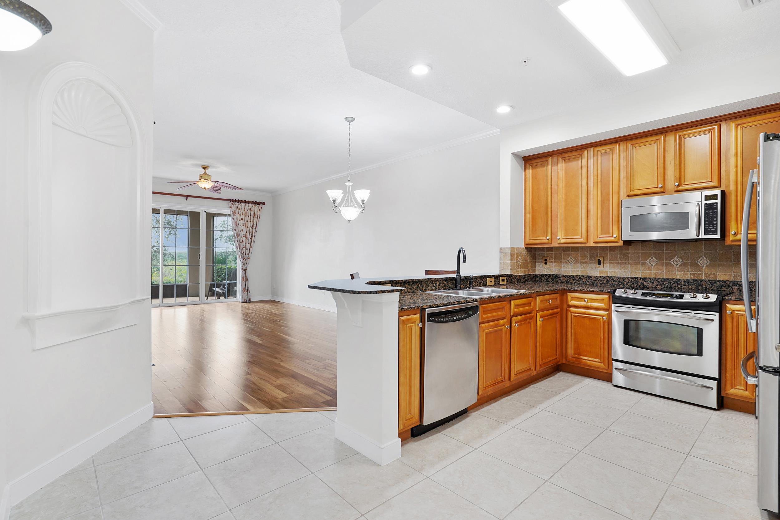 Image 15 of 38 For 160 Pantano Cay Blvd  3103