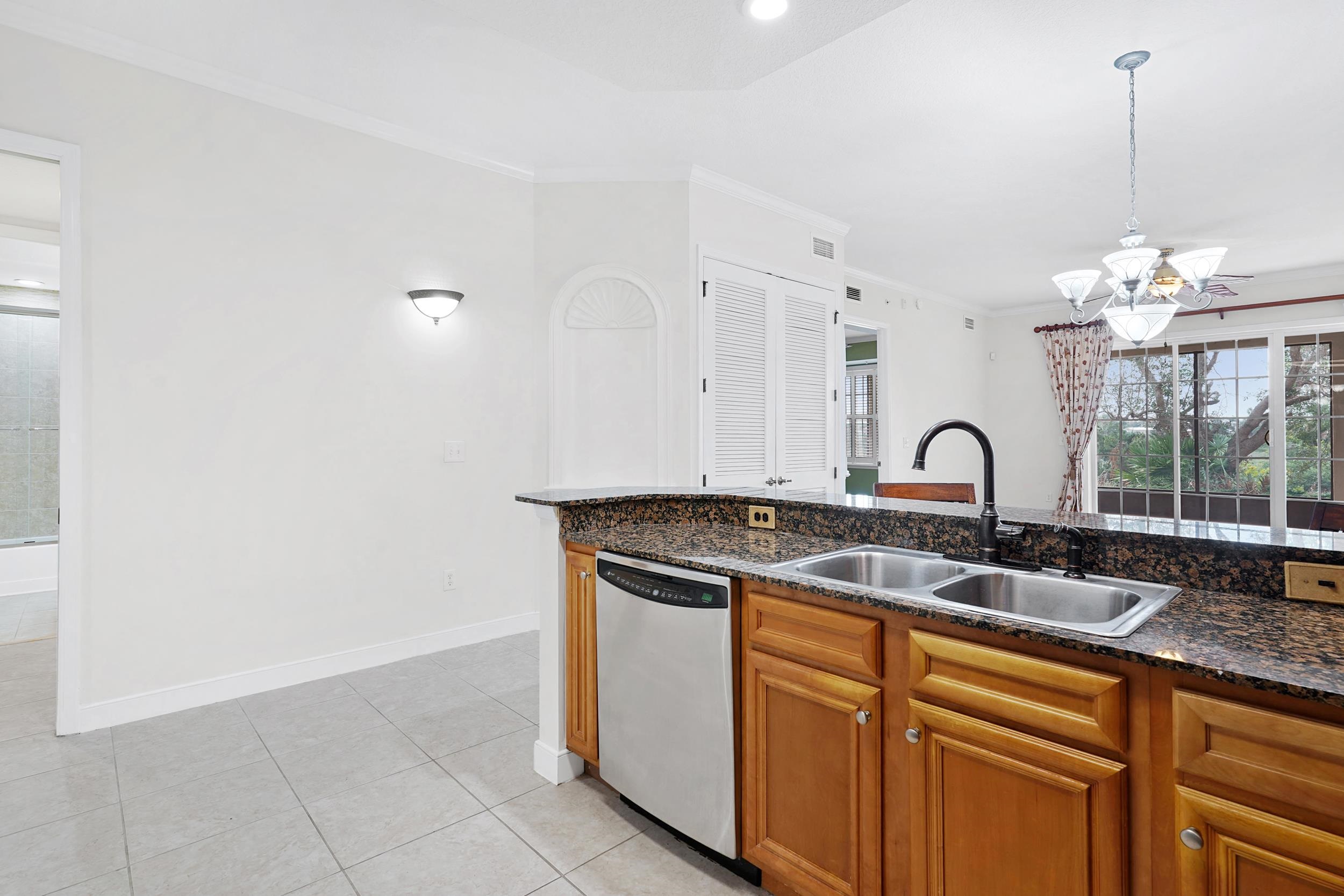 Image 16 of 38 For 160 Pantano Cay Blvd  3103