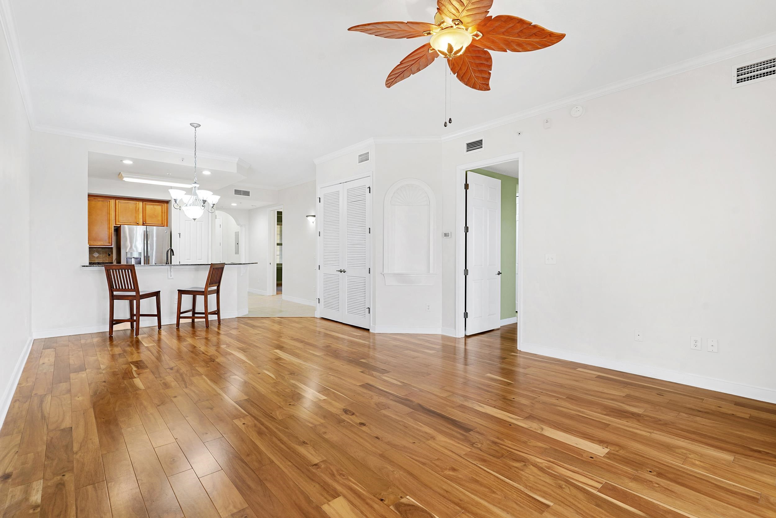 Image 18 of 38 For 160 Pantano Cay Blvd  3103