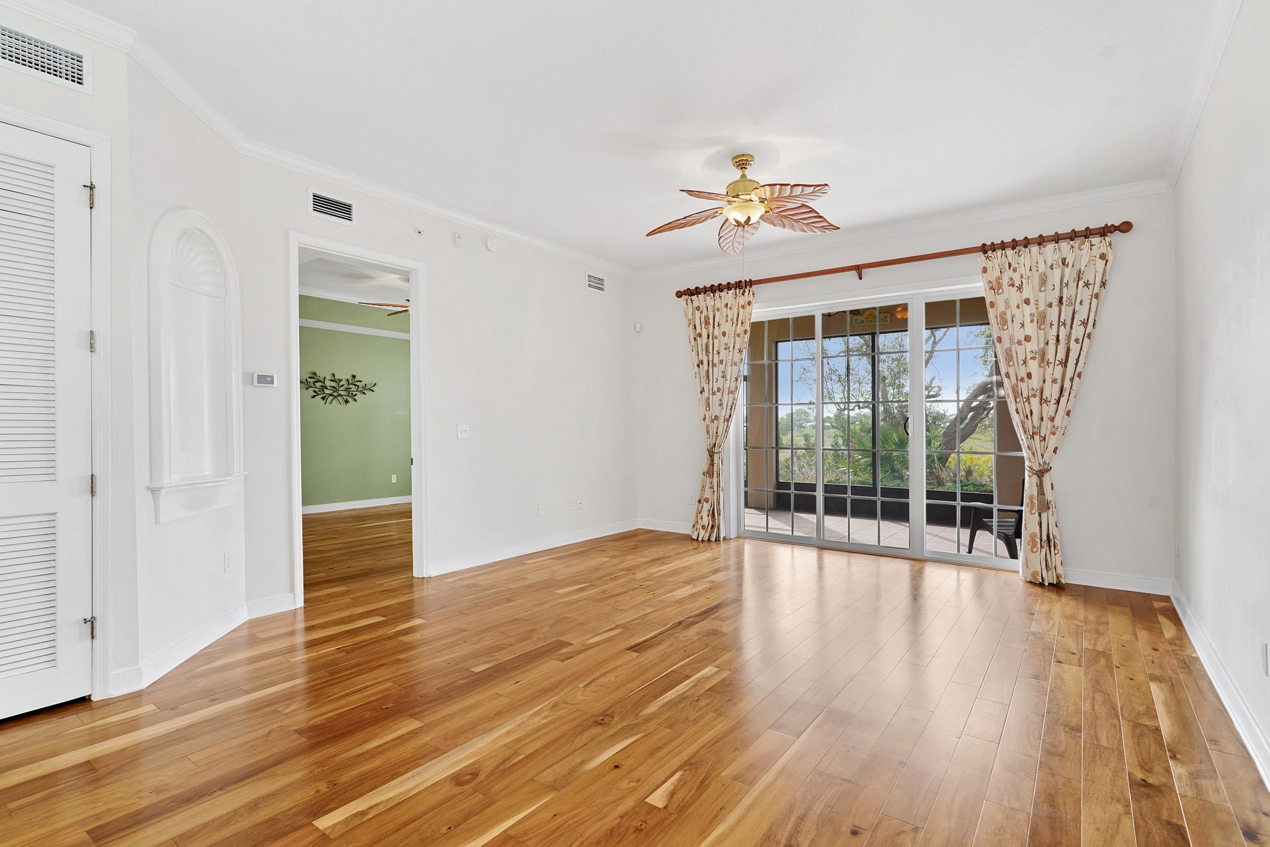 Image 21 of 38 For 160 Pantano Cay Blvd  3103