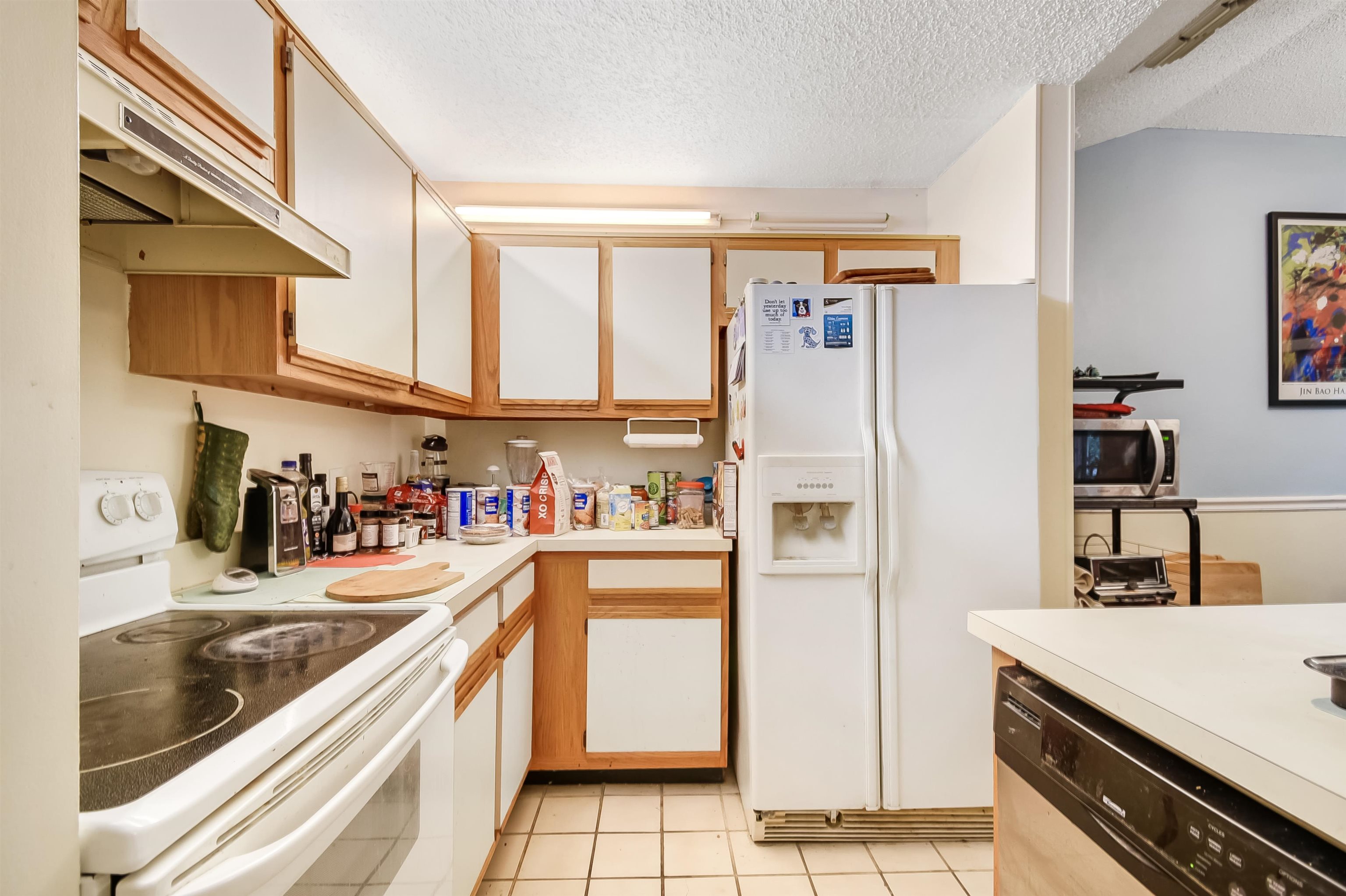 Image 10 of 36 For 28 Catalonia Ct