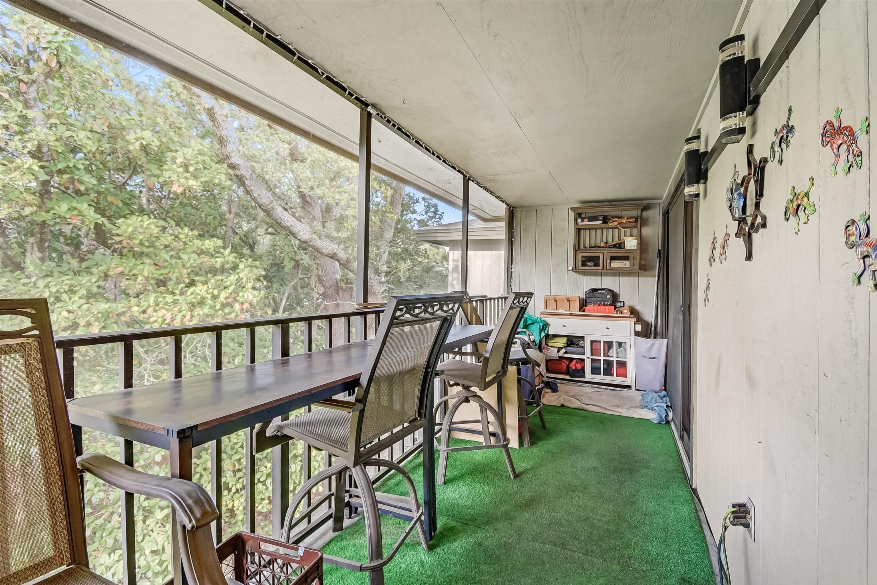 Image 13 of 36 For 28 Catalonia Ct