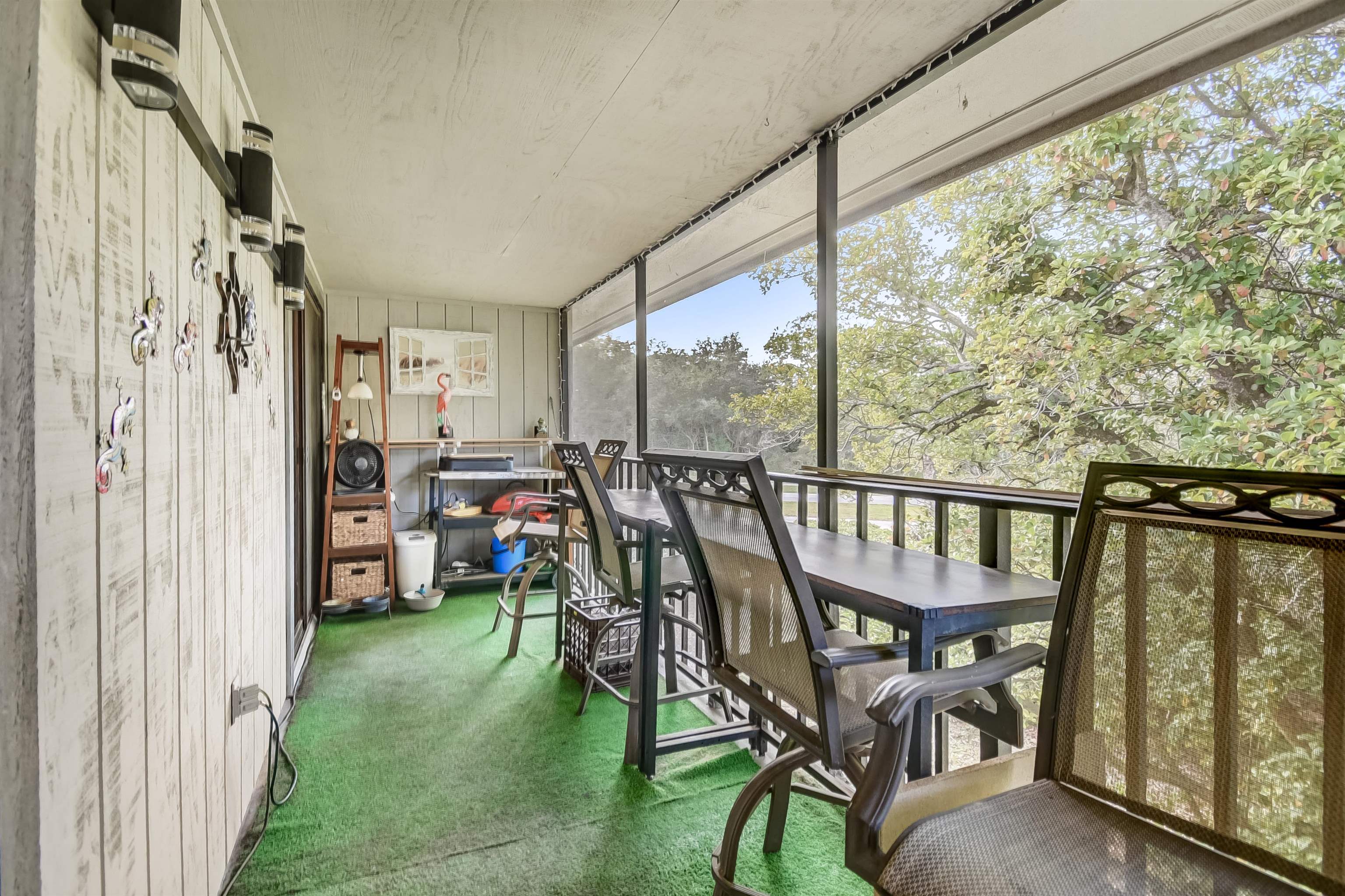 Image 14 of 36 For 28 Catalonia Ct