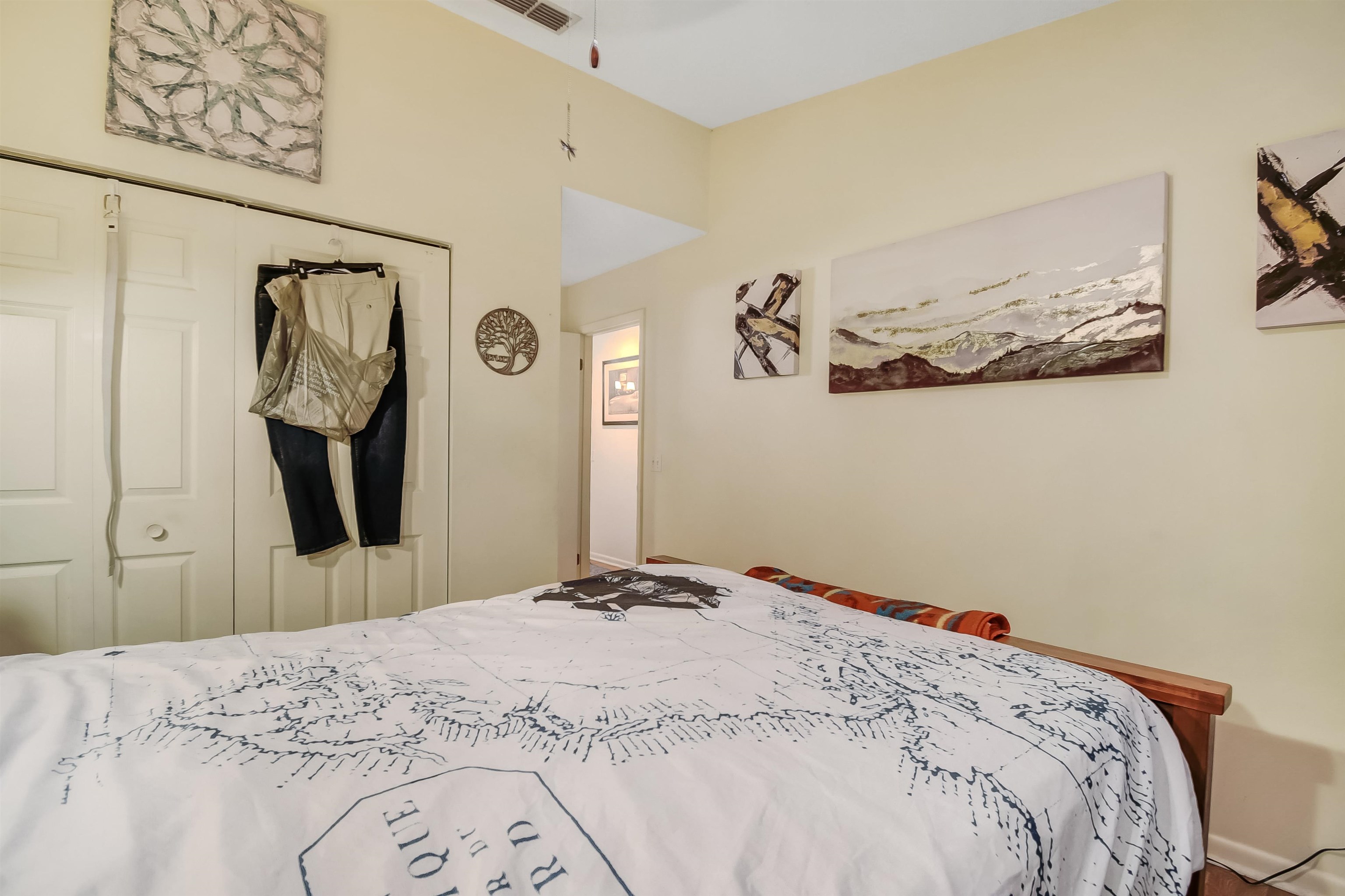 Image 18 of 36 For 28 Catalonia Ct