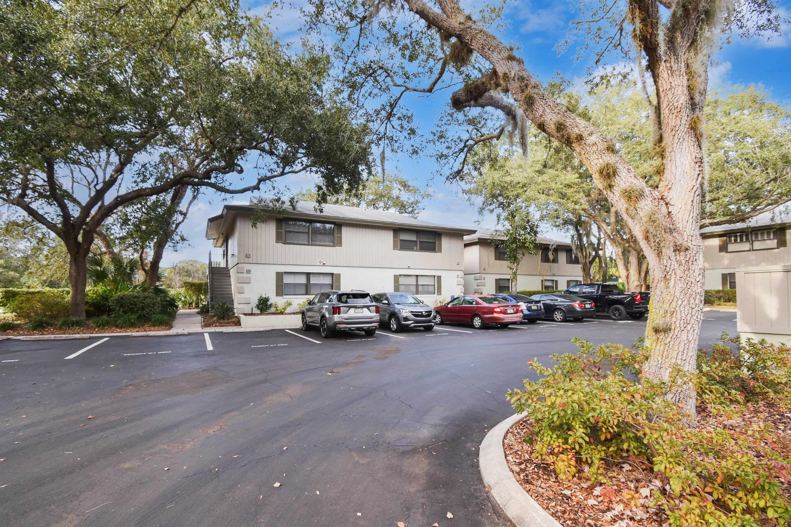 Image 24 of 36 For 28 Catalonia Ct