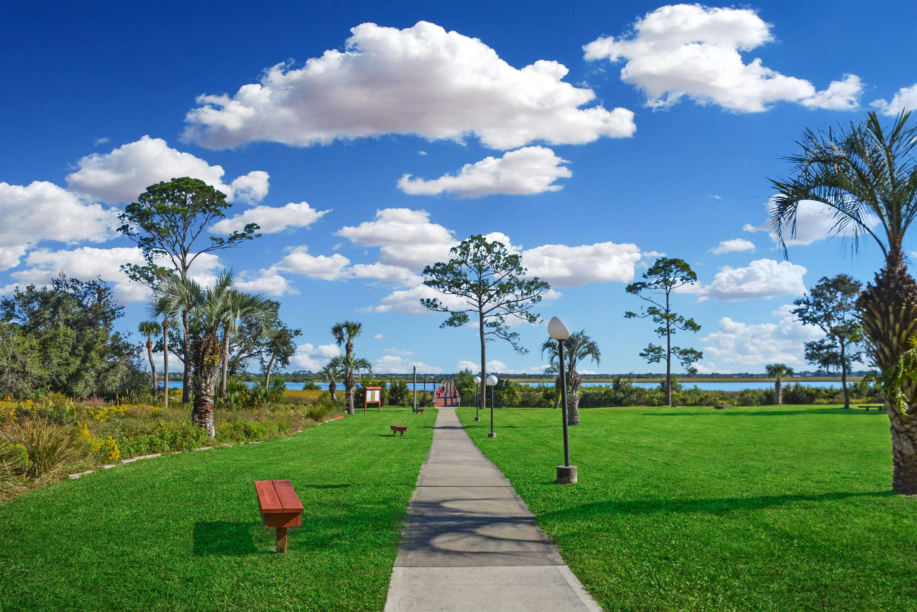 Image 26 of 36 For 28 Catalonia Ct