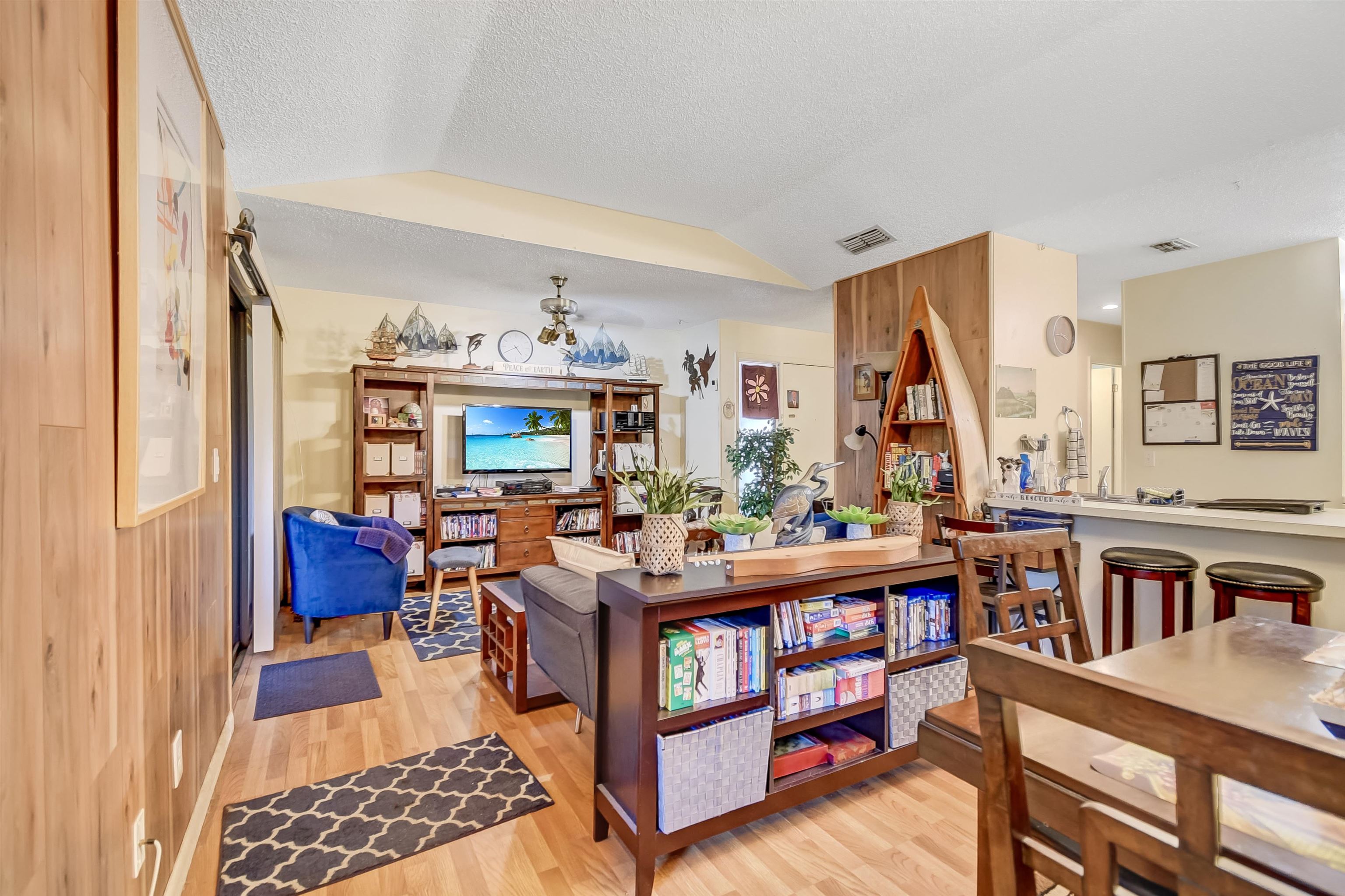 Image 4 of 36 For 28 Catalonia Ct